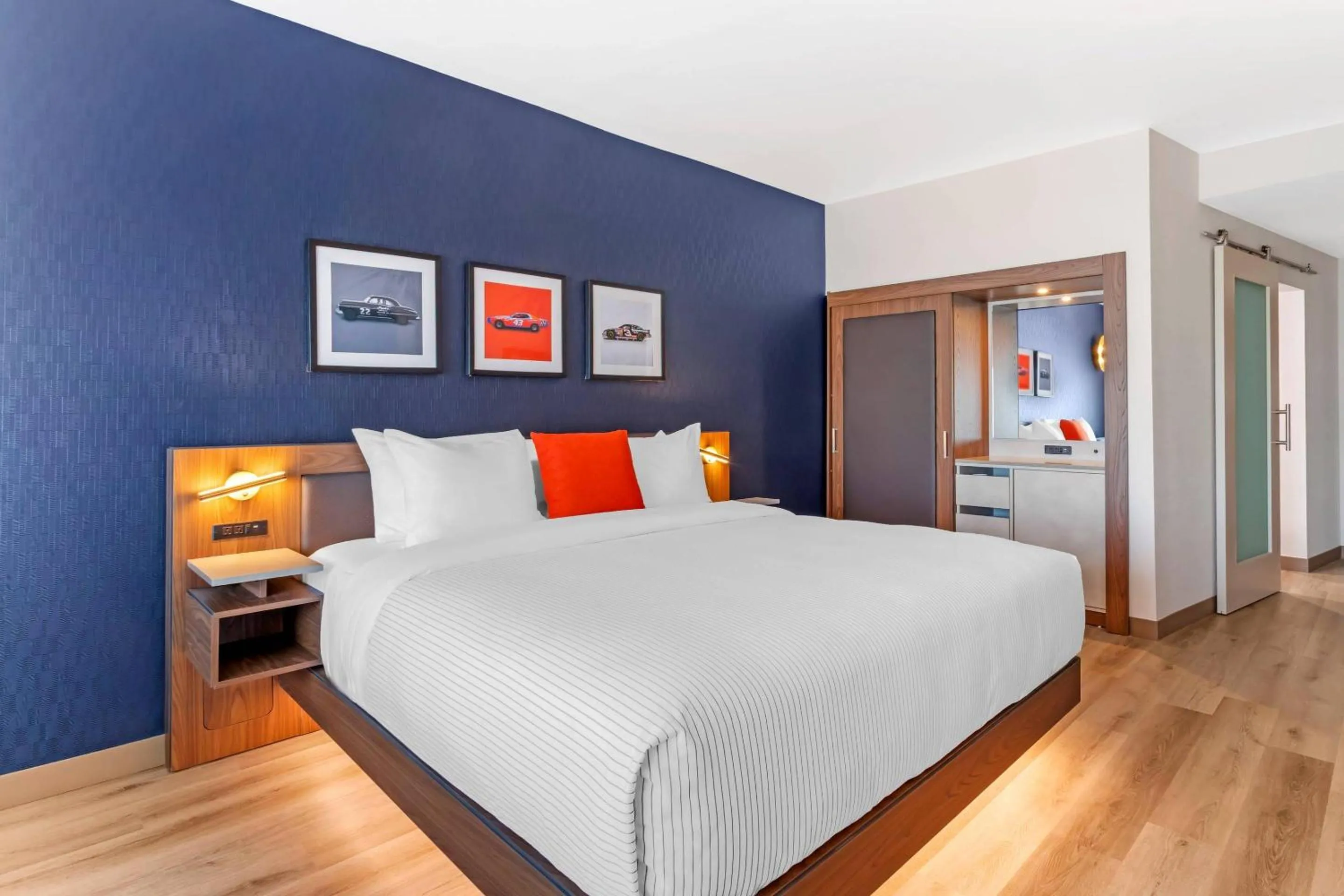 Bedroom, Bed in Cambria Hotel Northlake Conference Center - Roanoke