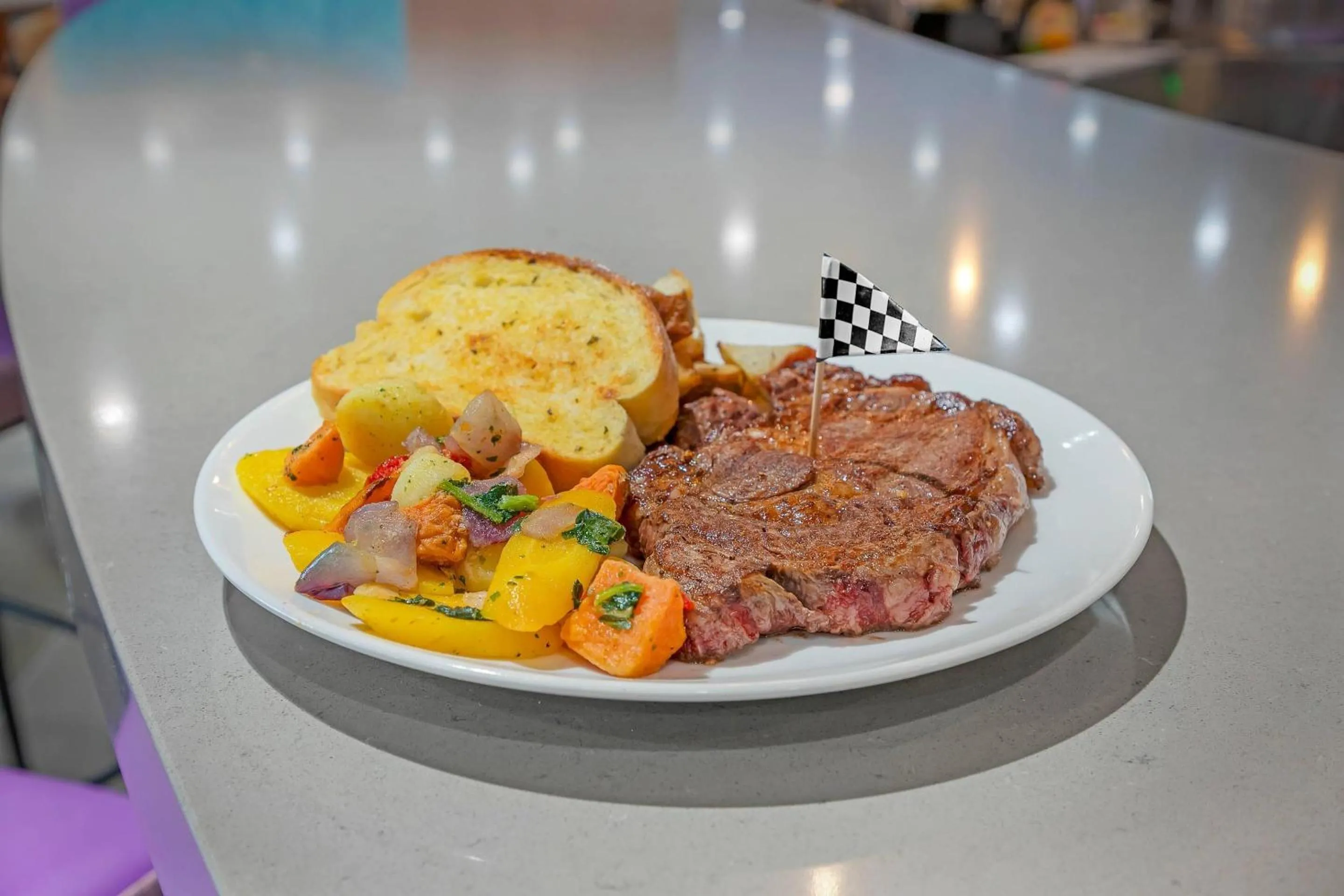 Restaurant/places to eat in Cambria Hotel Northlake Conference Center - Roanoke