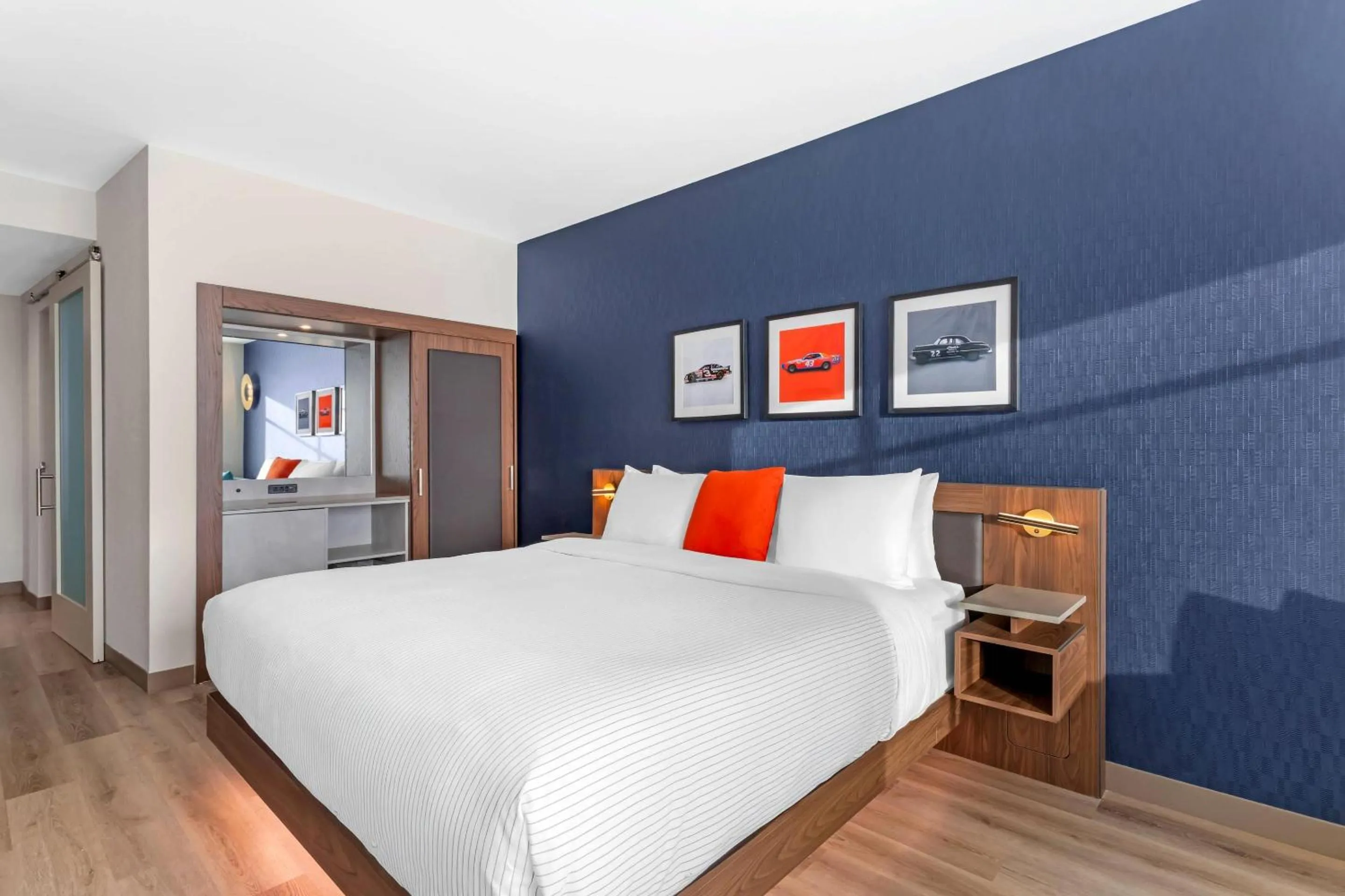 Bedroom, Bed in Cambria Hotel Northlake Conference Center - Roanoke