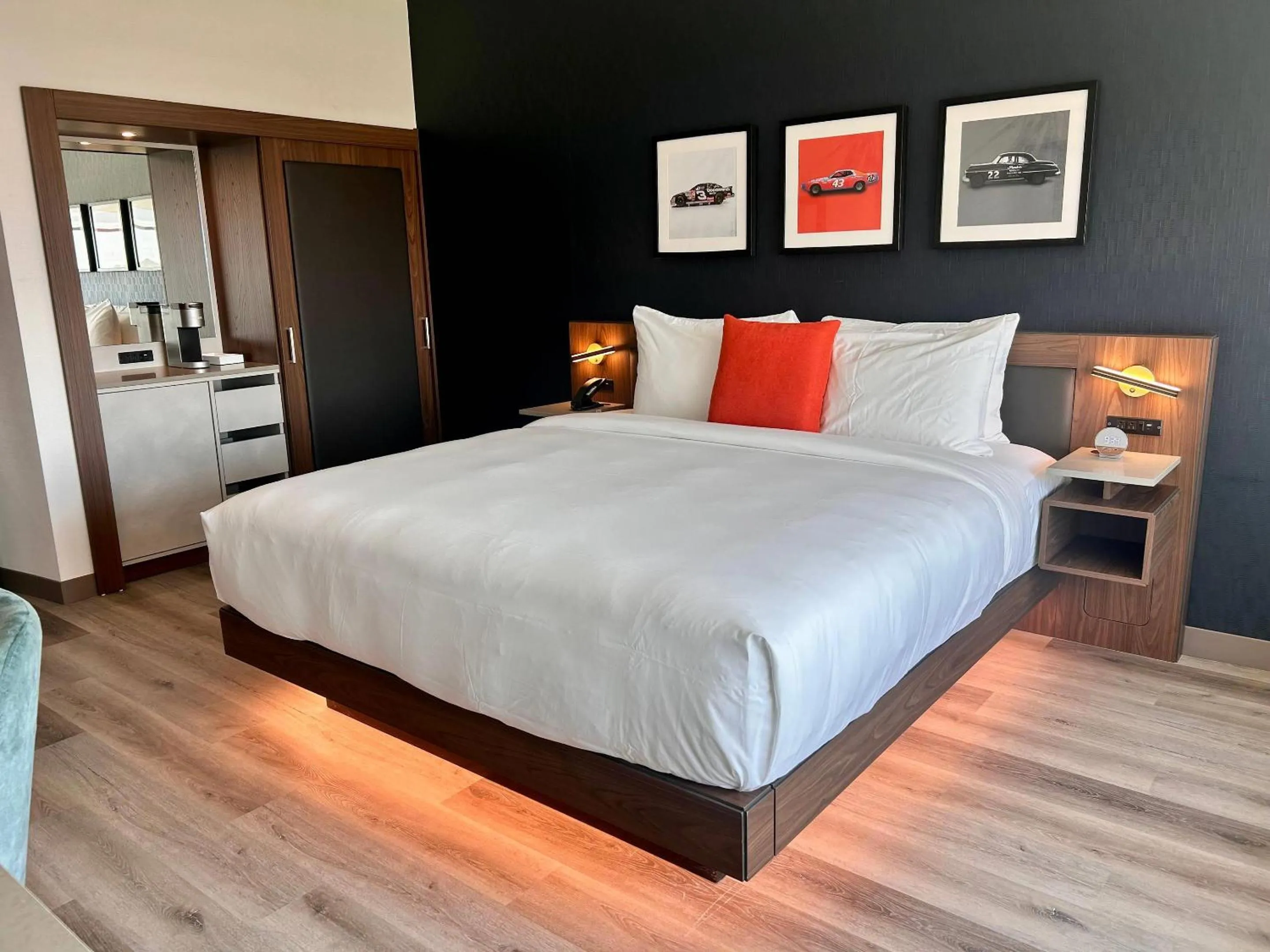 Bedroom, Bed in Cambria Hotel Northlake Conference Center - Roanoke