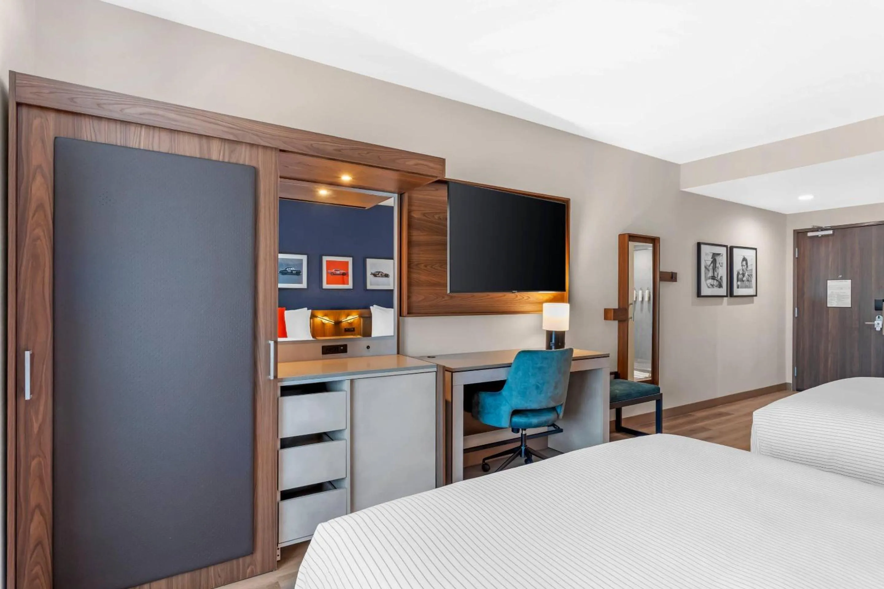 Bedroom in Cambria Hotel Northlake Conference Center - Roanoke