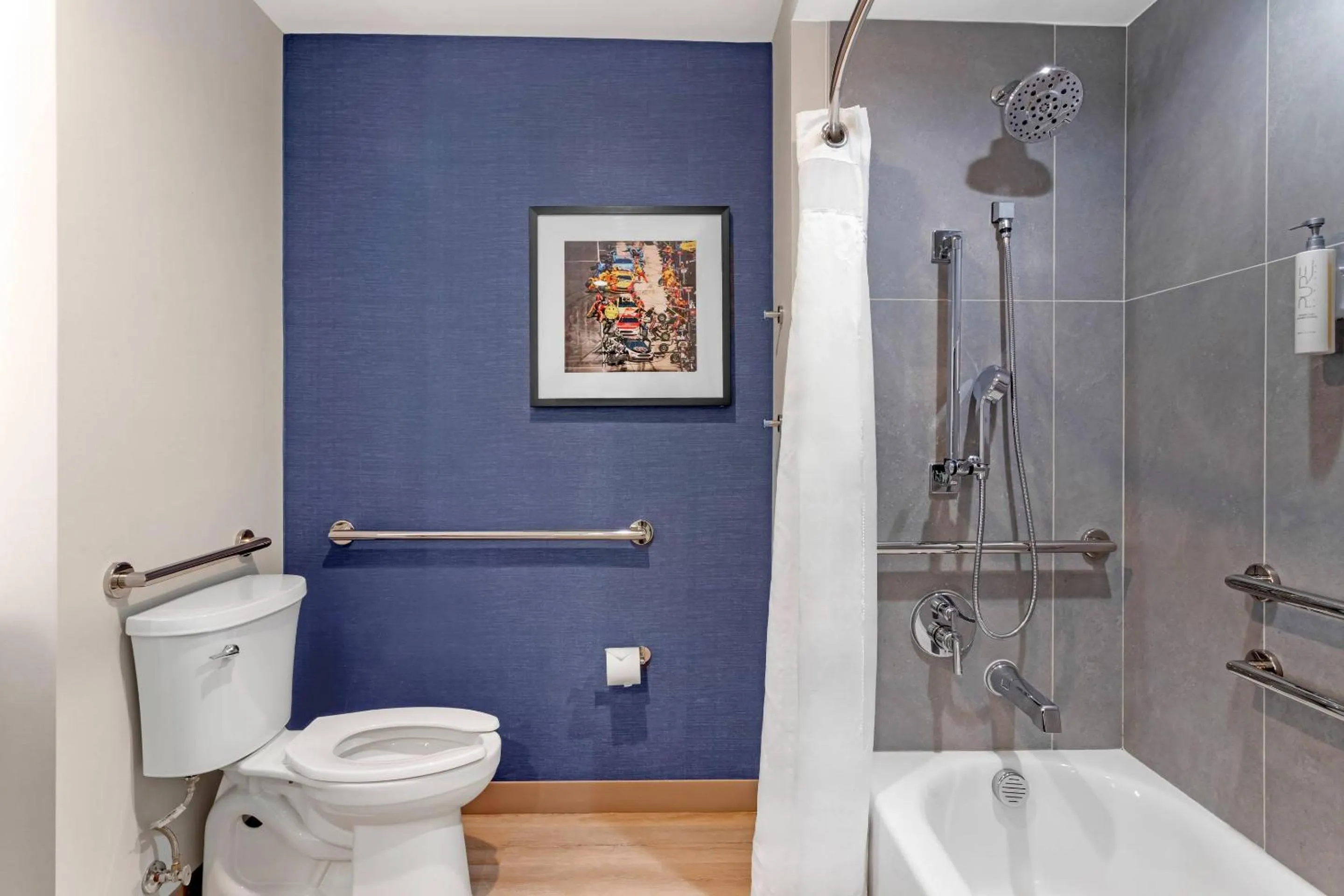 Bedroom in Cambria Hotel Northlake Conference Center - Roanoke