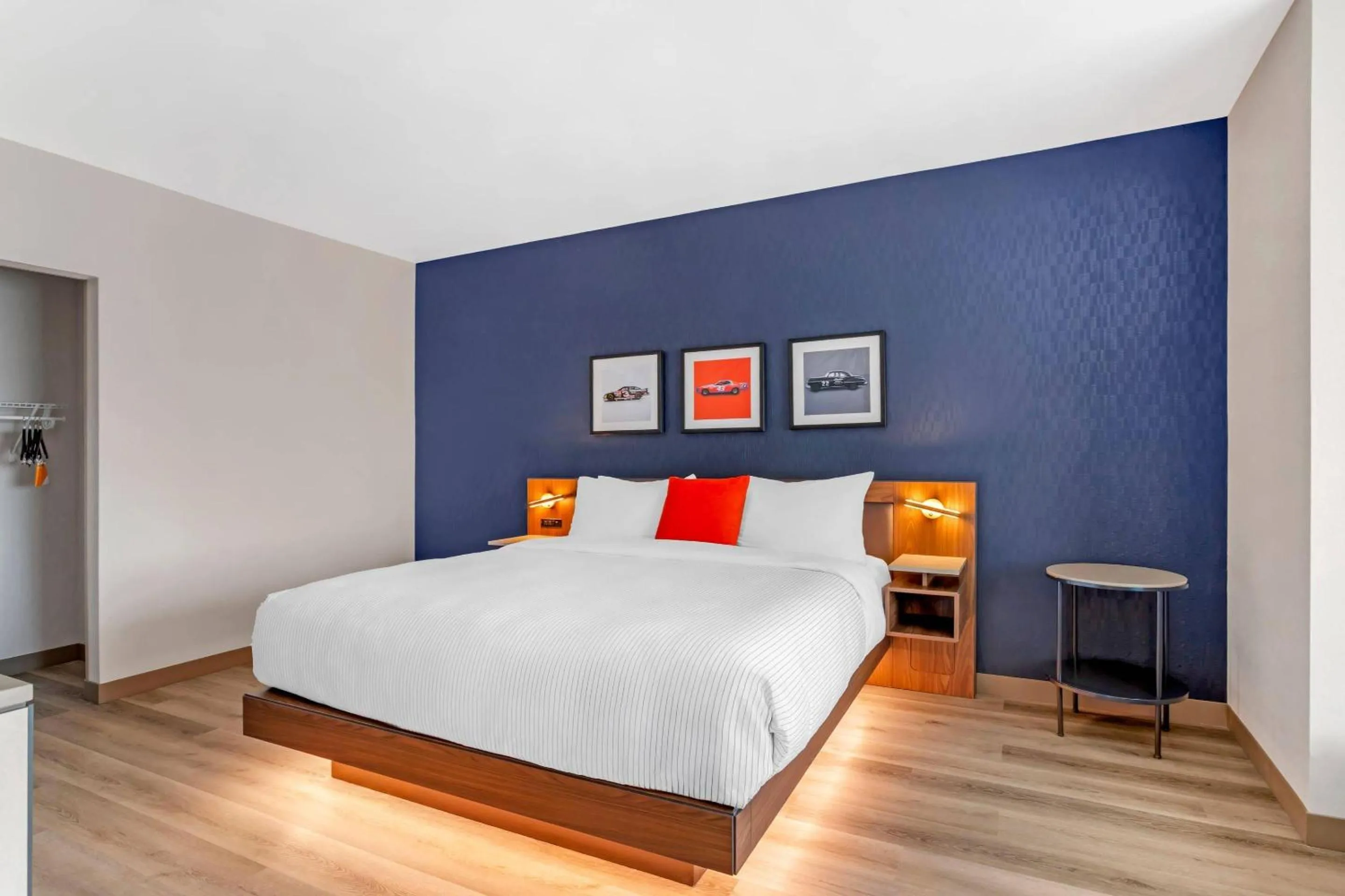 Bedroom in Cambria Hotel Northlake Conference Center - Roanoke