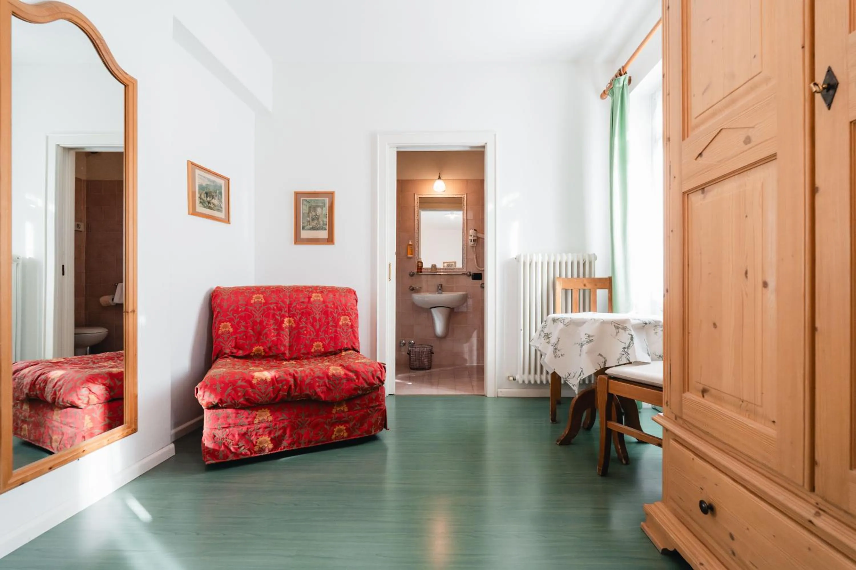 Bedroom in Hotel Oasi