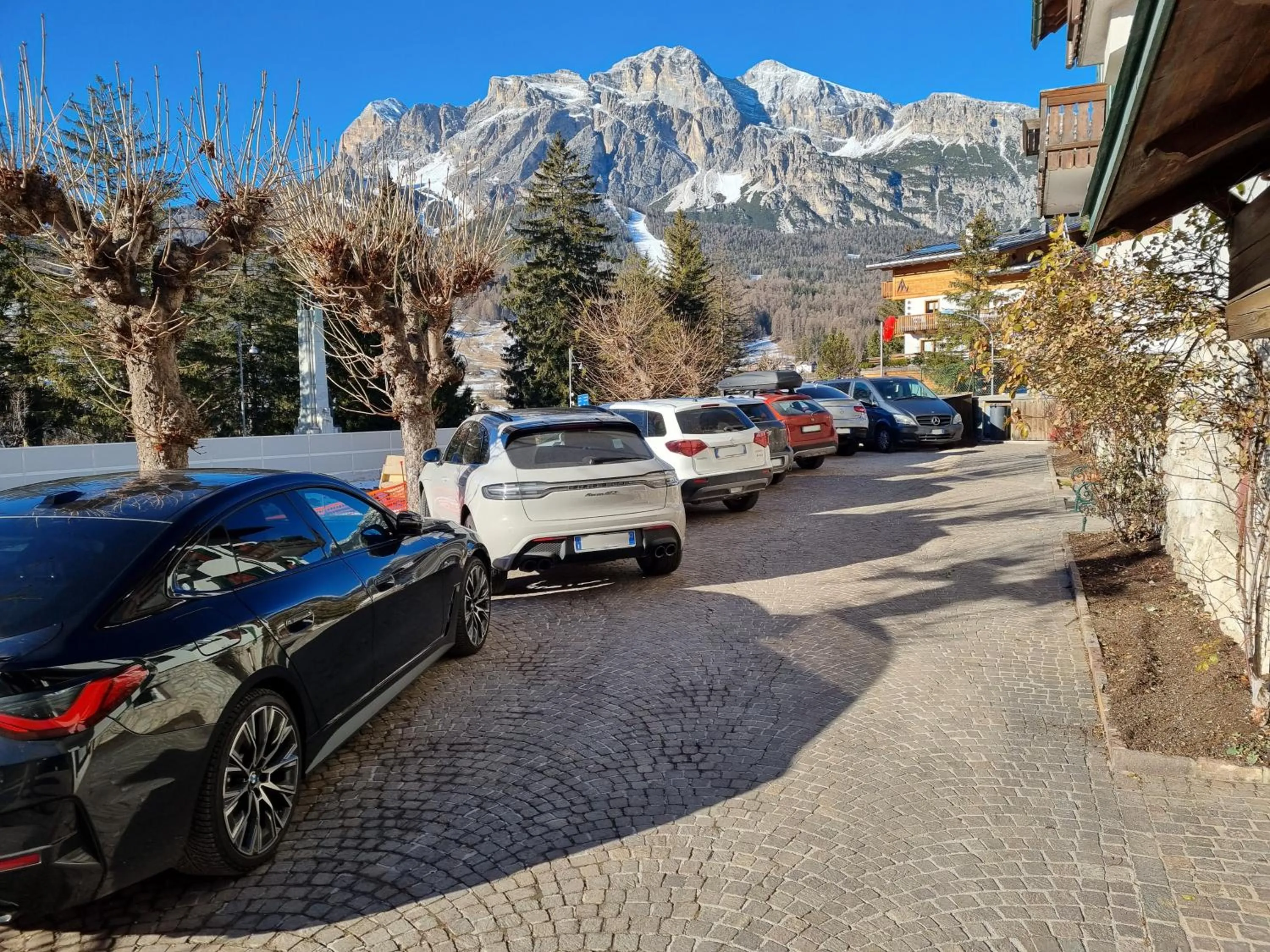 Parking in Hotel Oasi