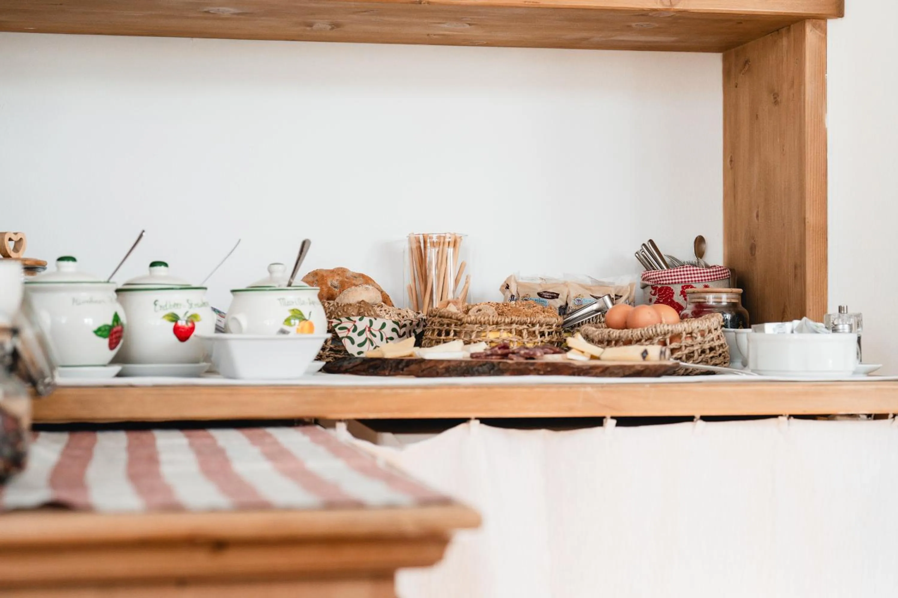 Breakfast in Hotel Oasi