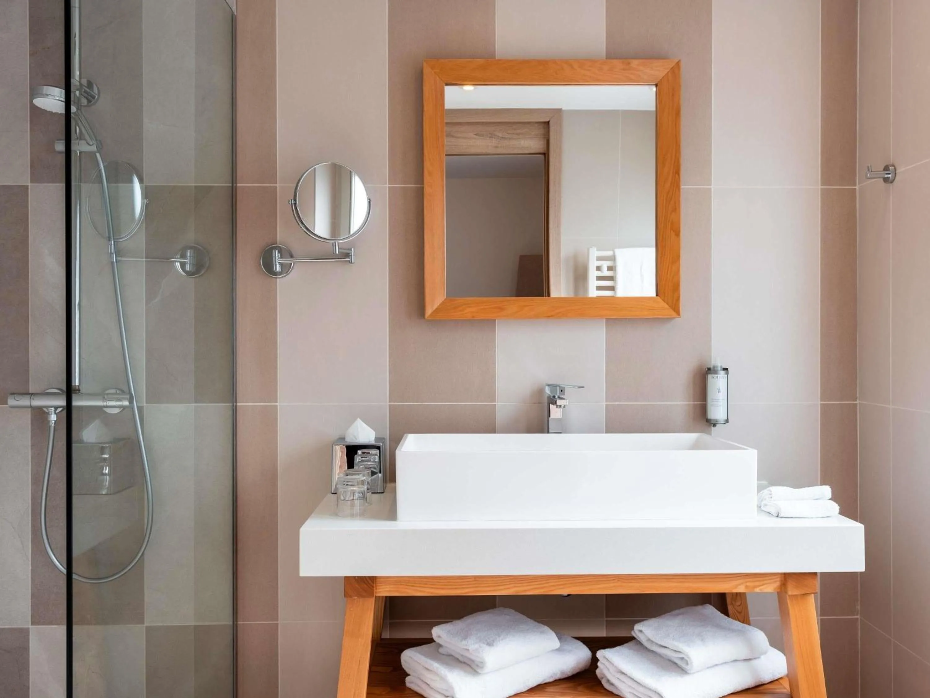 Bedroom in Mercure Maintenon