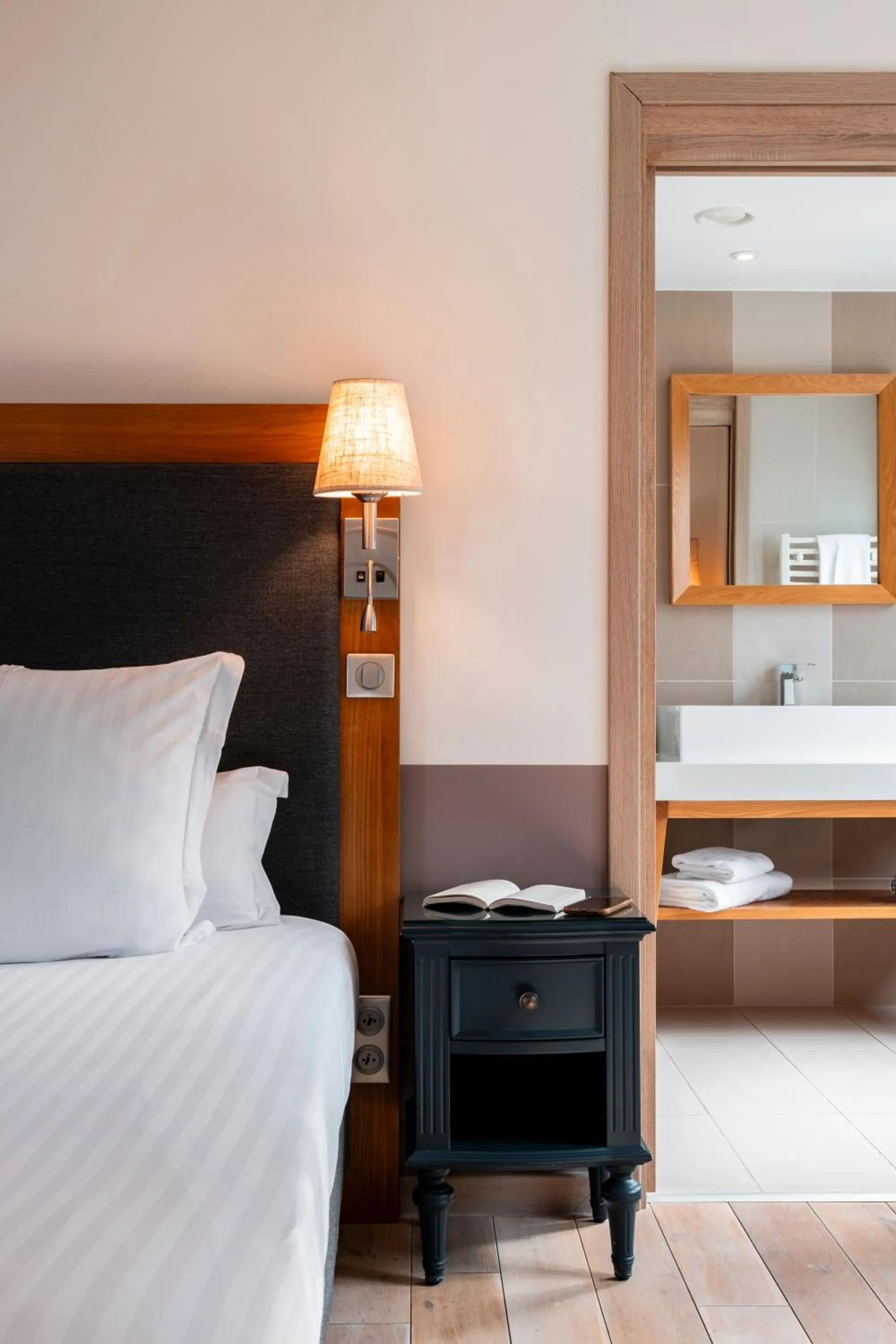 Bathroom, Bed in Mercure Maintenon