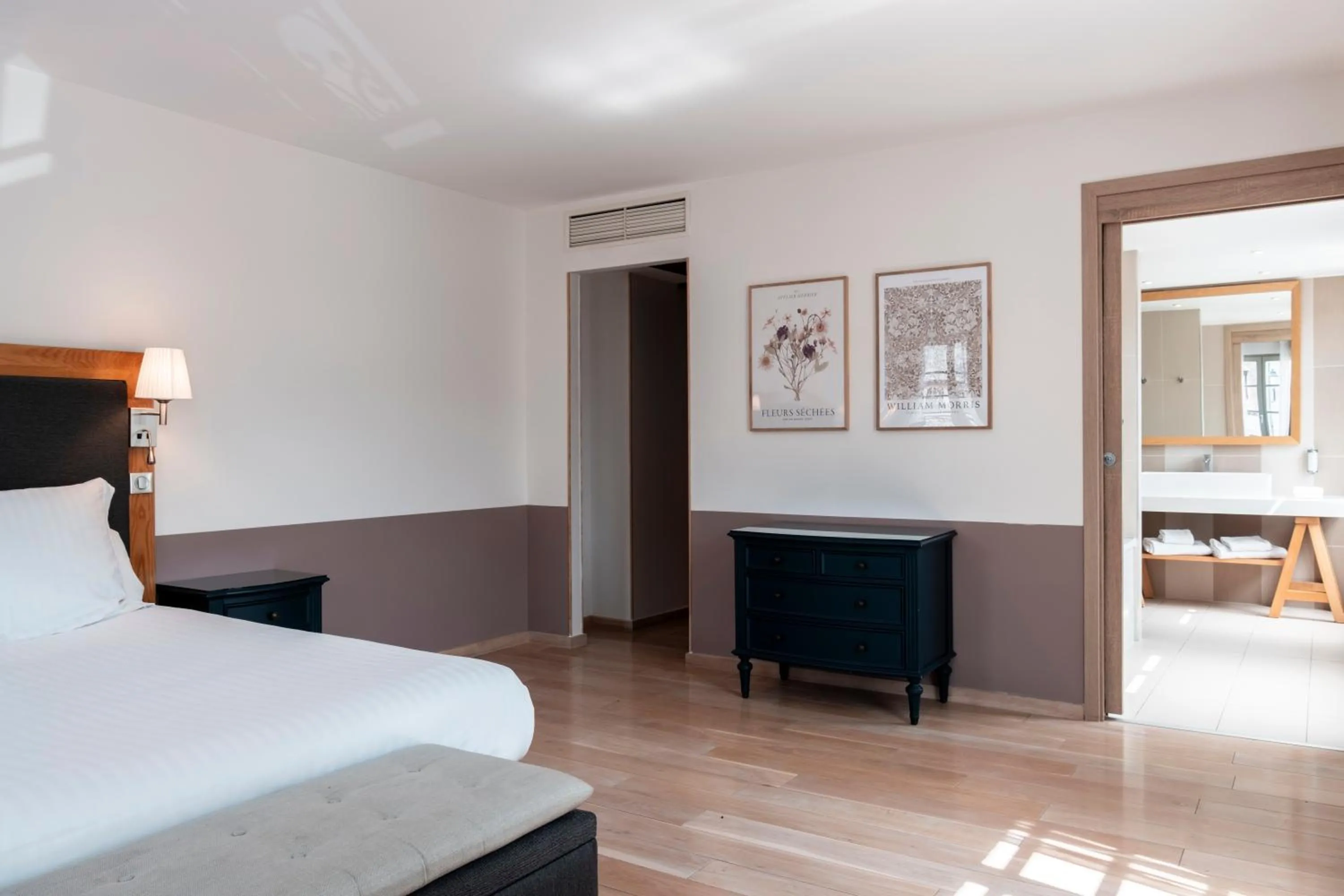 Bed in Mercure Maintenon