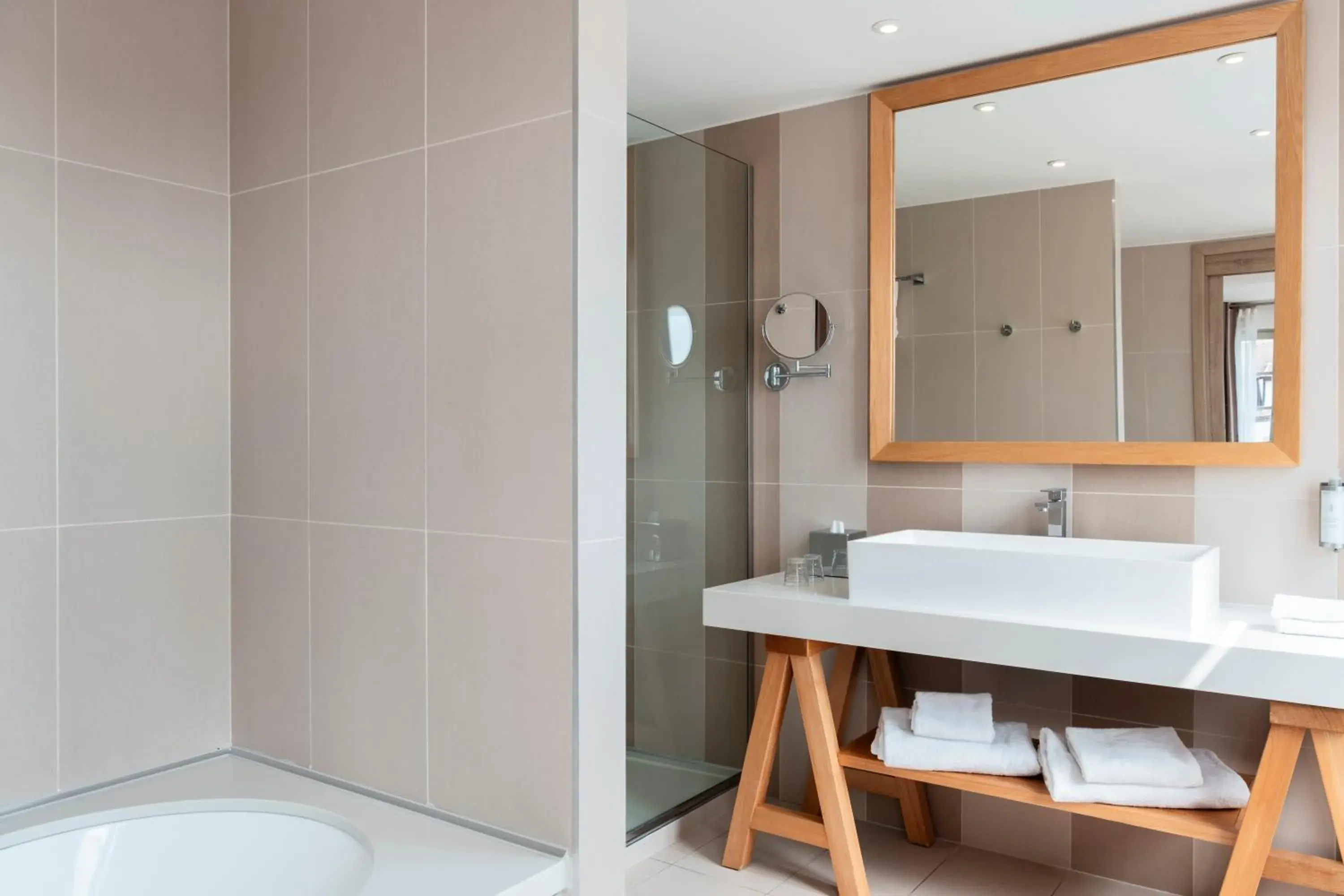 Deluxe Queen Room in Mercure Maintenon Deluxe Queen Room in Mercure Maintenon