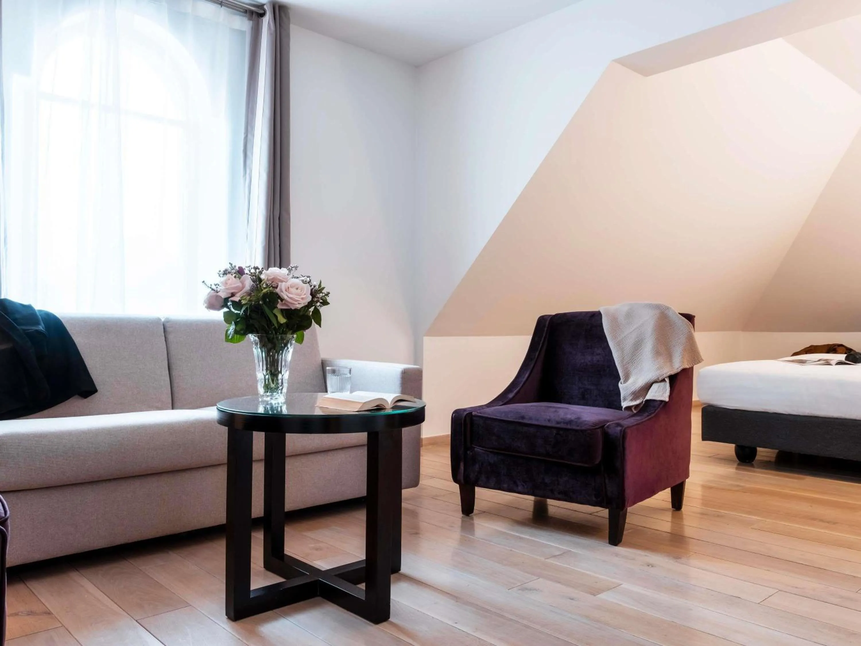 Bedroom, Bed in Mercure Maintenon