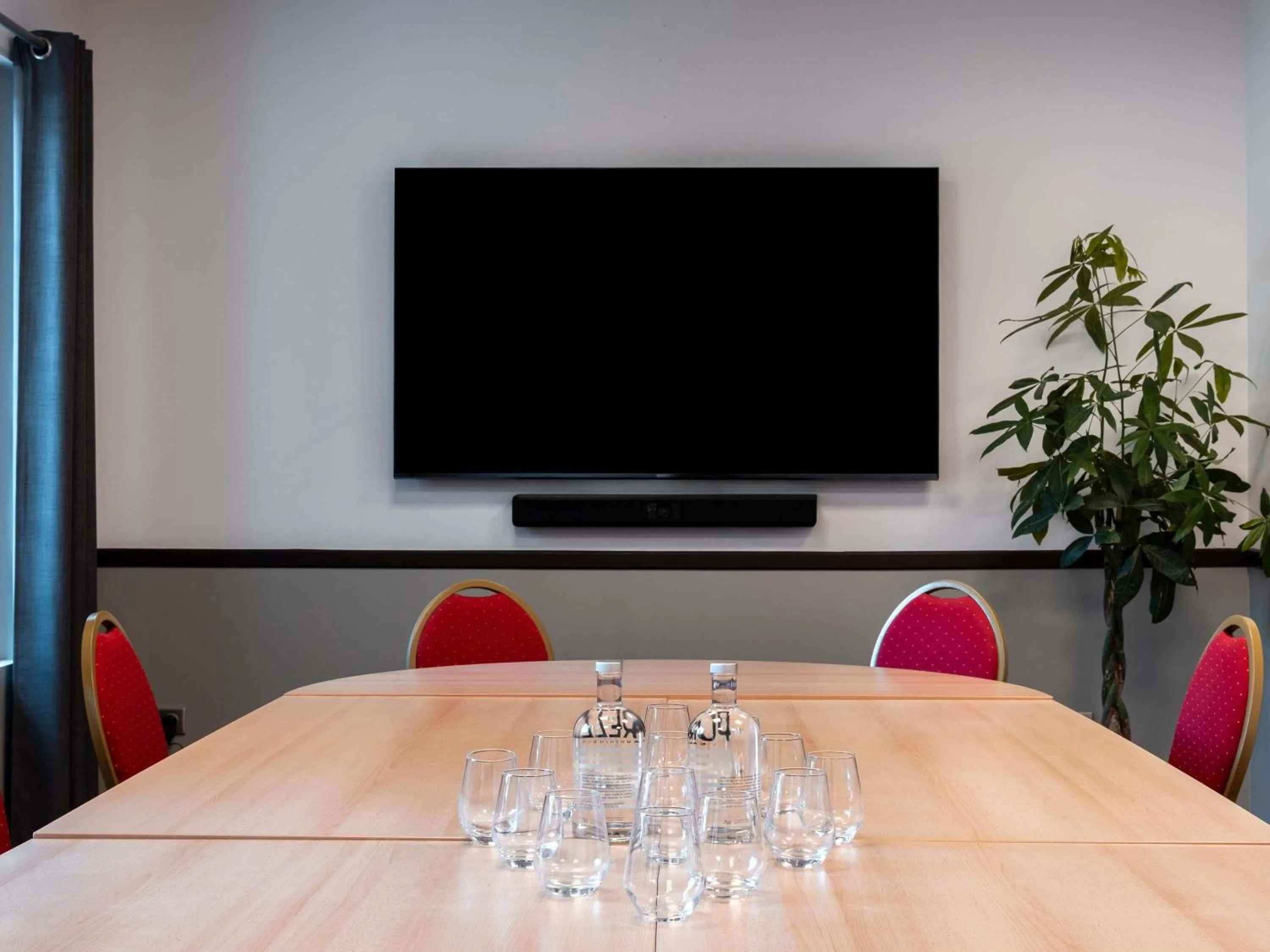 Meeting/conference room in Mercure Maintenon