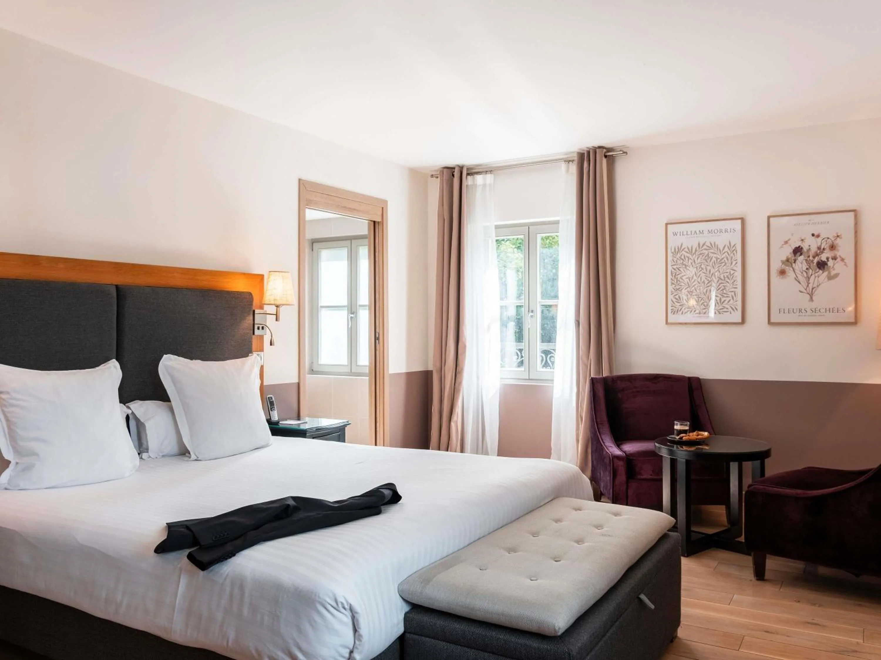 Bedroom, Bed in Mercure Maintenon