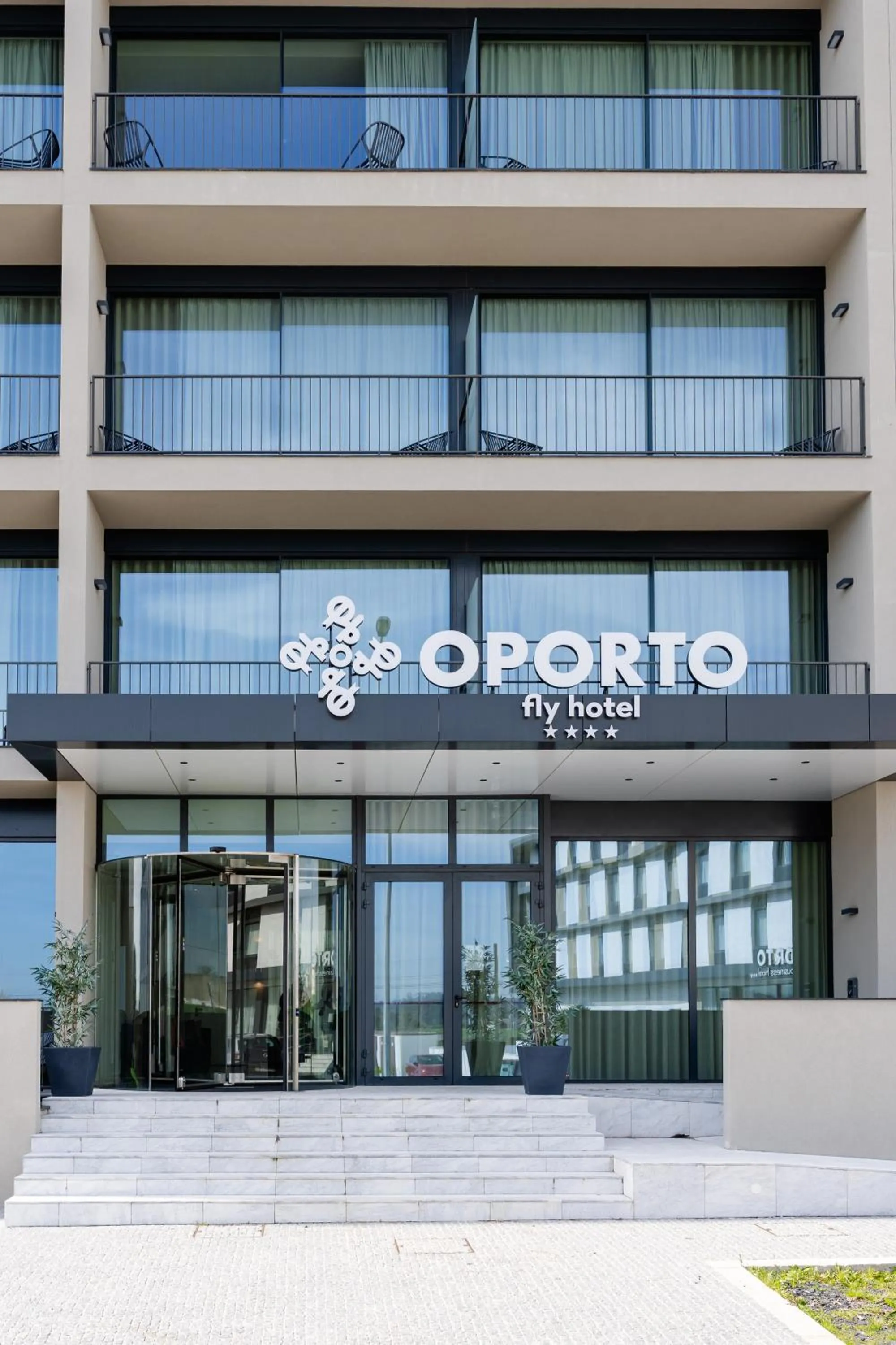 Property building in Oporto Fly Hotel