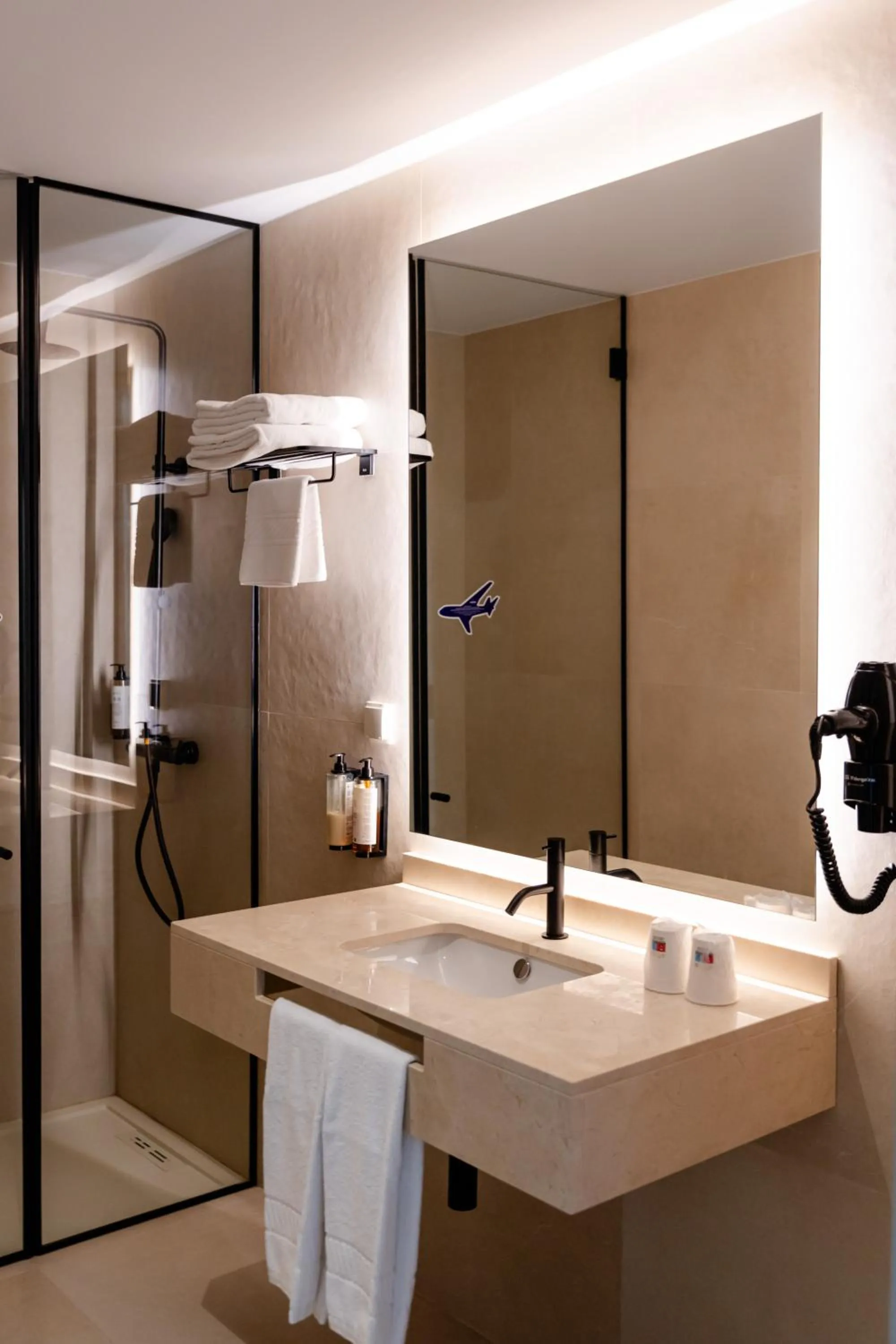 Bathroom in Oporto Fly Hotel