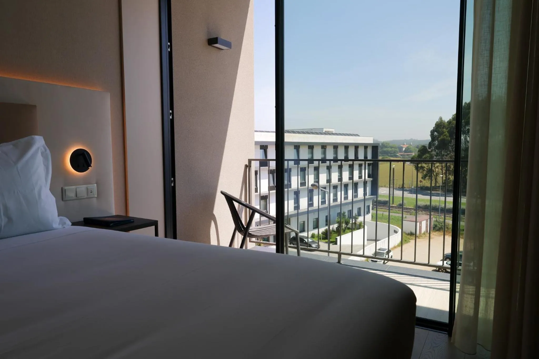 View (from property/room), Bed in Oporto Fly Hotel