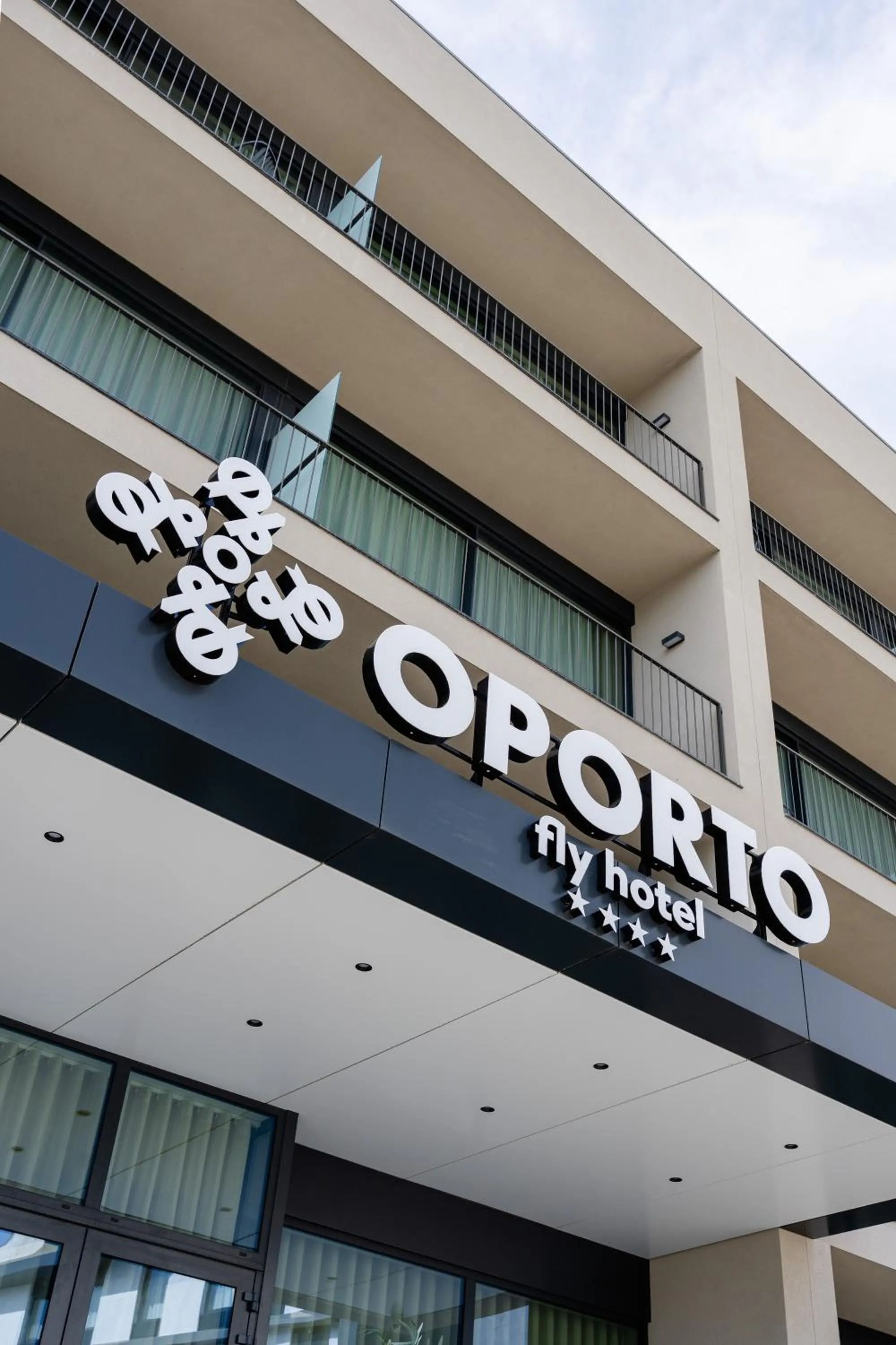 Property building in Oporto Fly Hotel