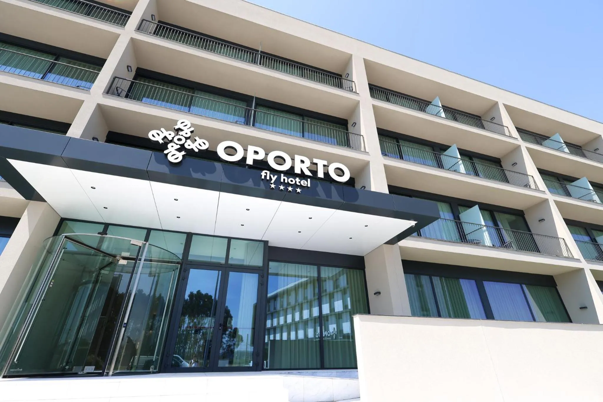 Property building in Oporto Fly Hotel