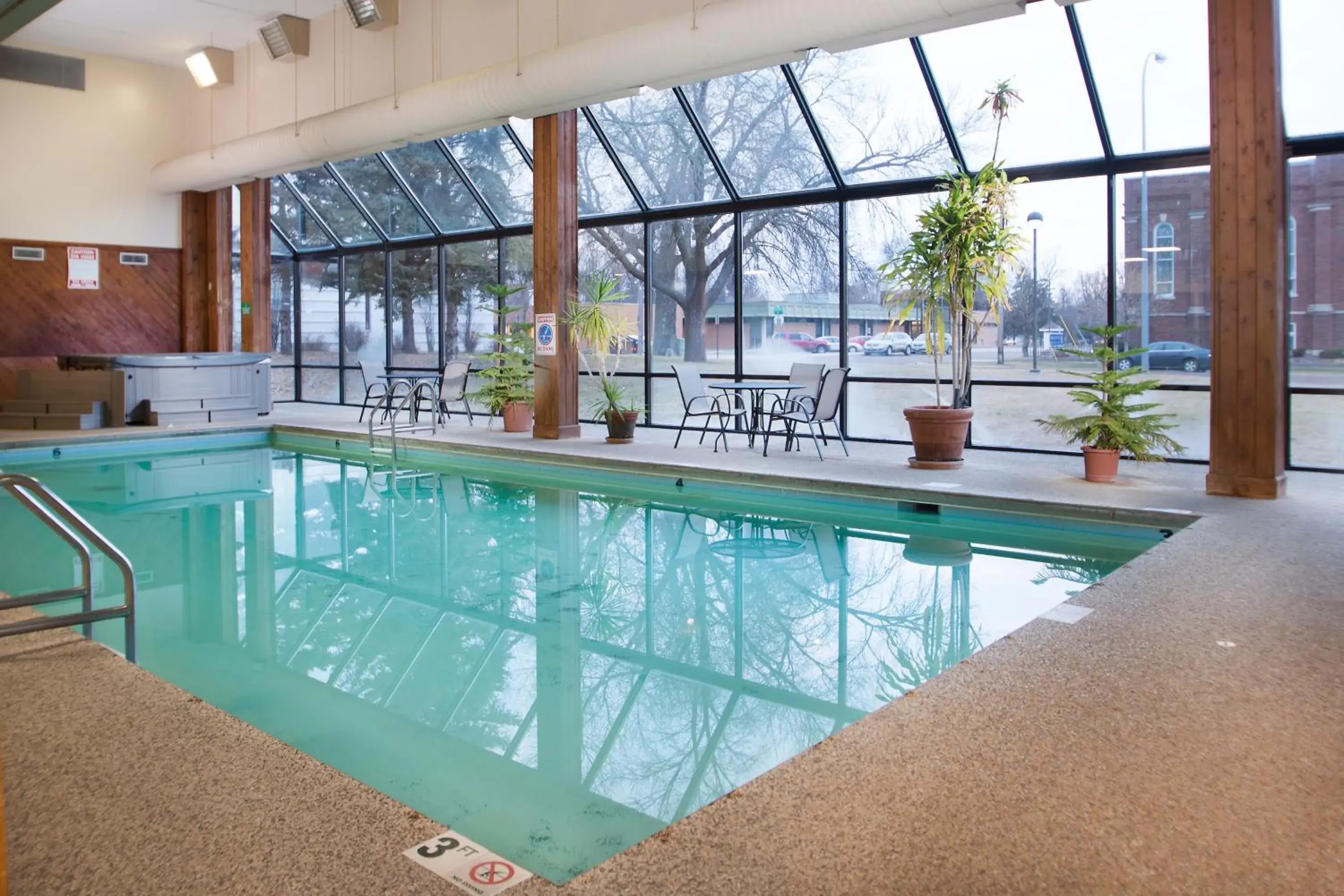 Swimming pool in Crossroads Hotel and Huron Event Center Swimming pool in Crossroads Hotel and Huron Event Center
