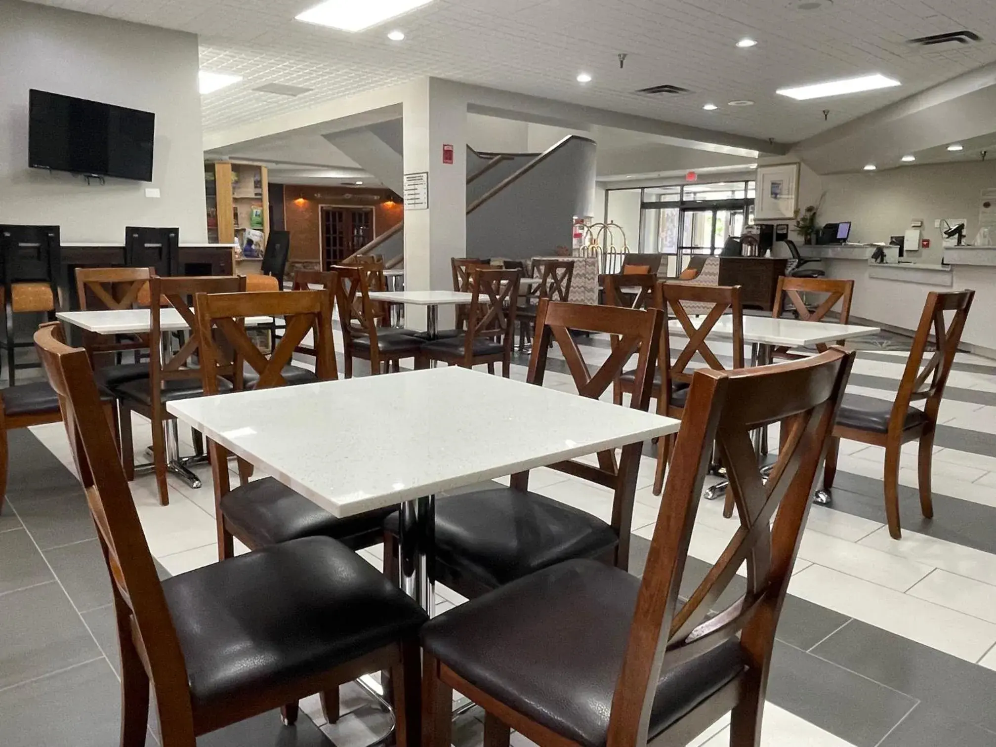 Restaurant/places to eat in Crossroads Hotel and Huron Event Center Restaurant/places to eat in Crossroads Hotel and Huron Event Center