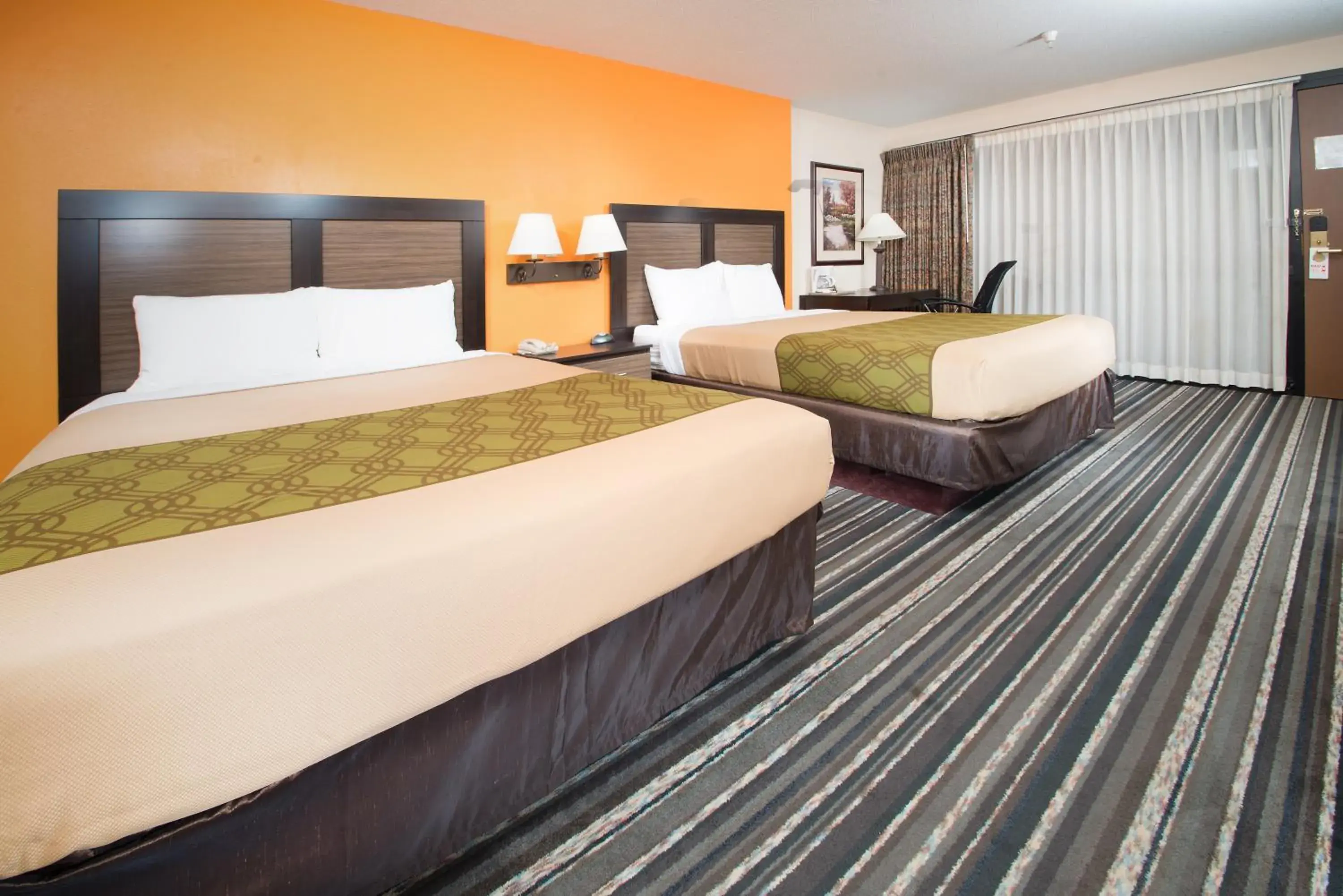 Bedroom, Bed in Crossroads Hotel and Huron Event Center Bedroom, Bed in Crossroads Hotel and Huron Event Center