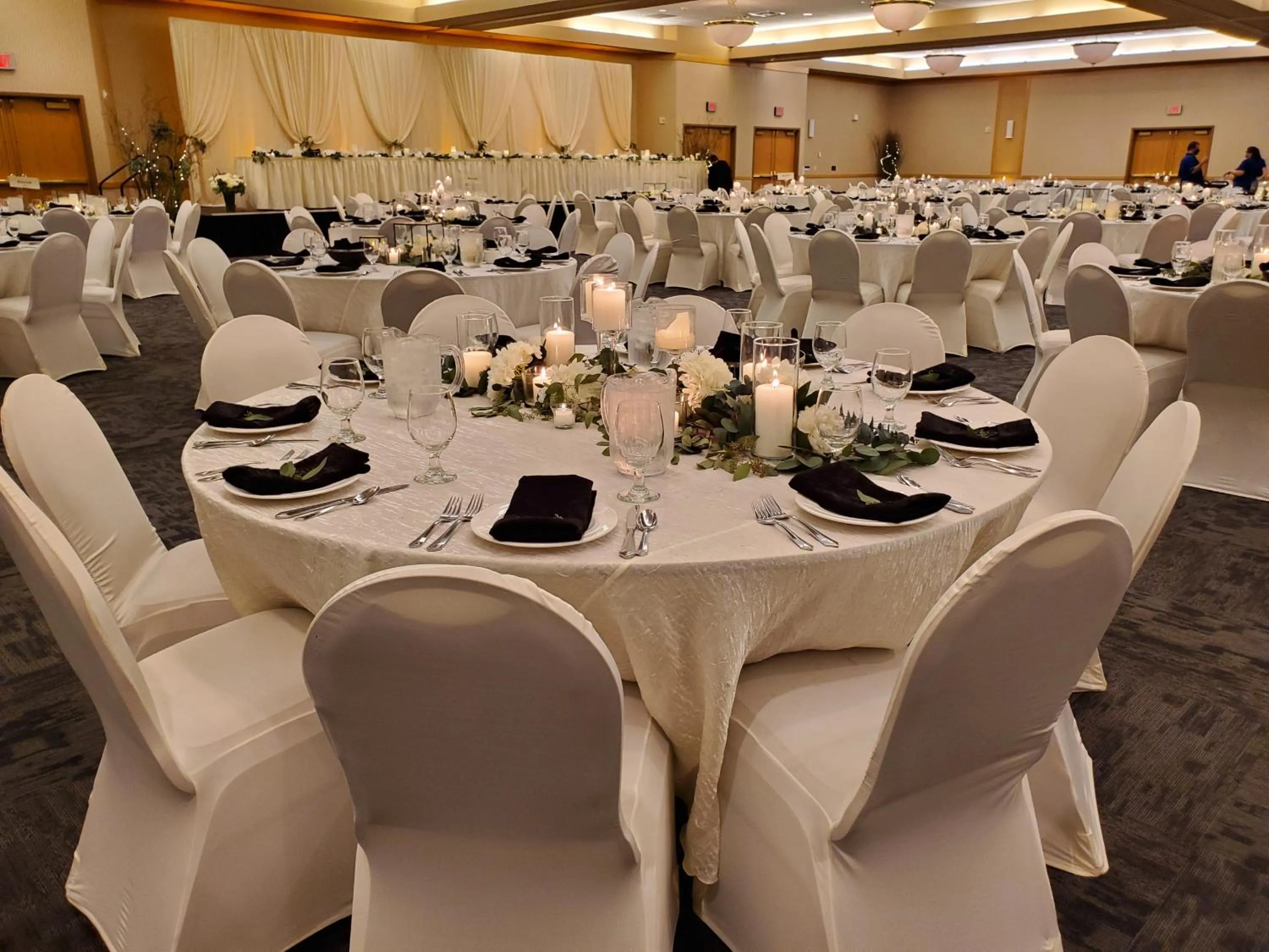 Banquet/Function facilities in Crossroads Hotel and Huron Event Center