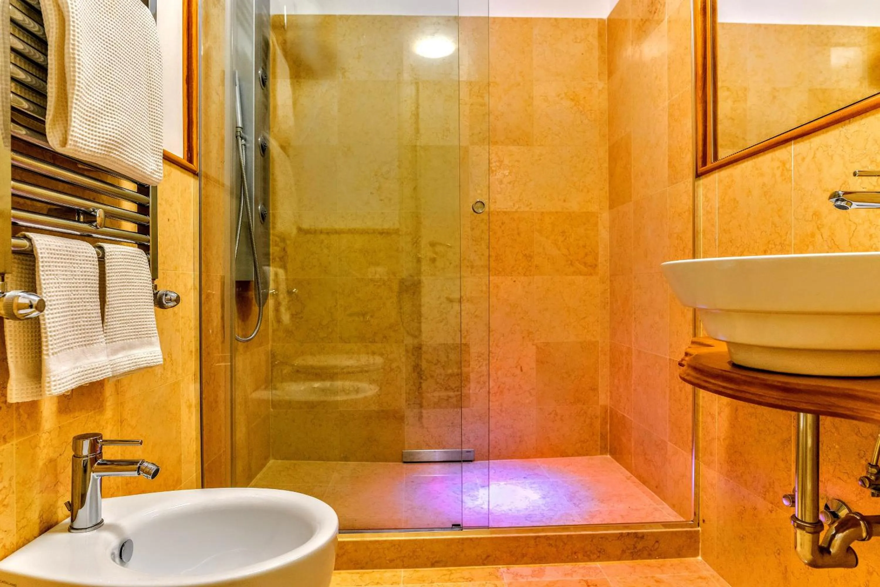 Shower in Arpinelli Relais