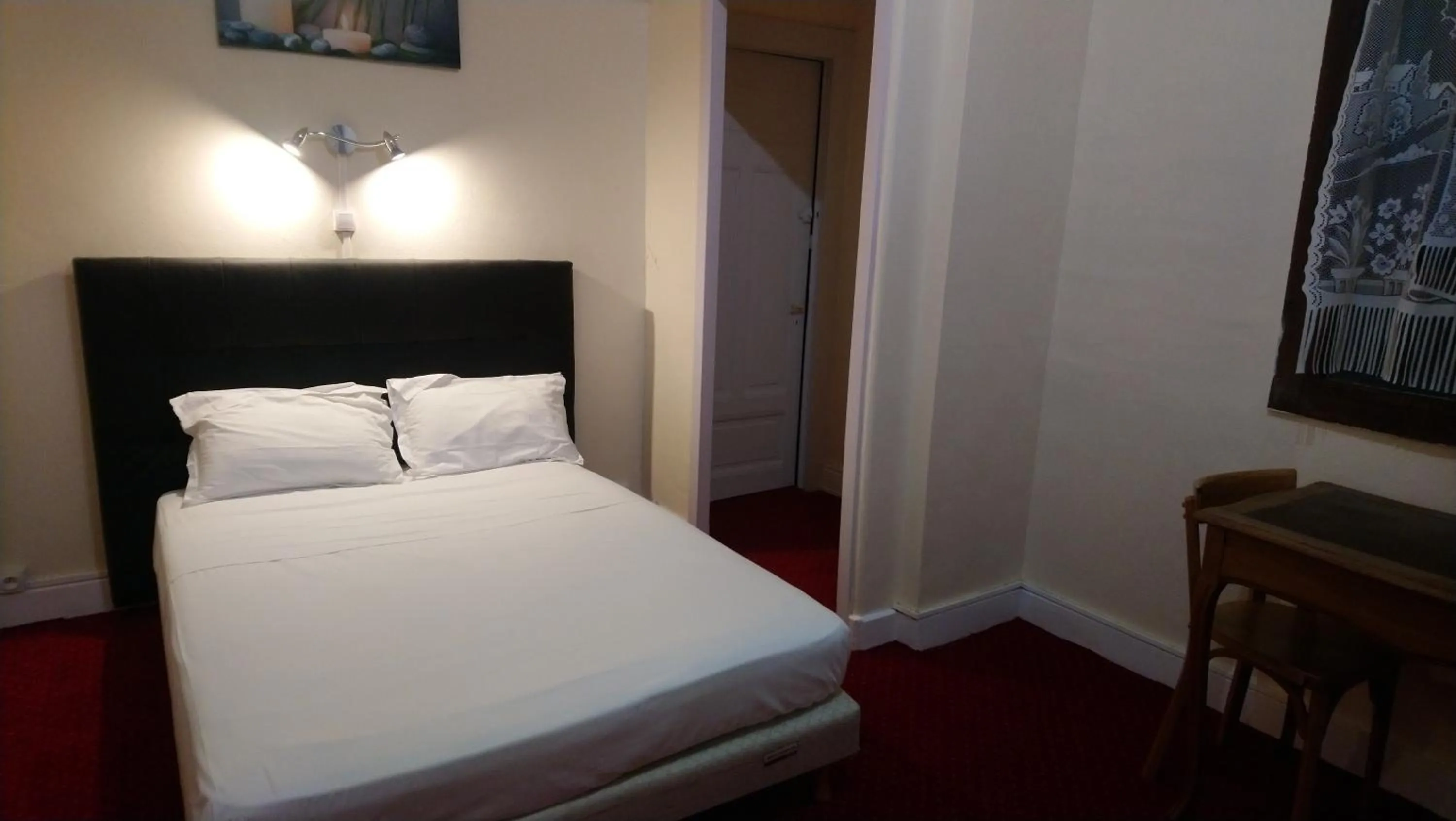 Bed in Hôtel du Palais