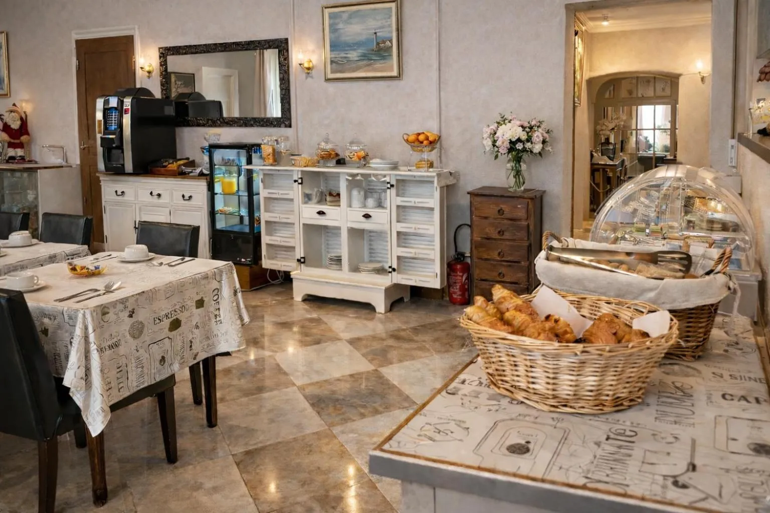 Breakfast in Hôtel du Palais