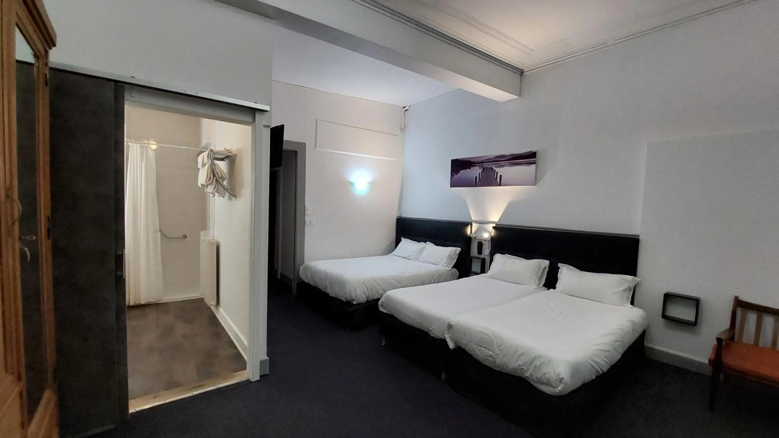 Bed in Hôtel du Palais