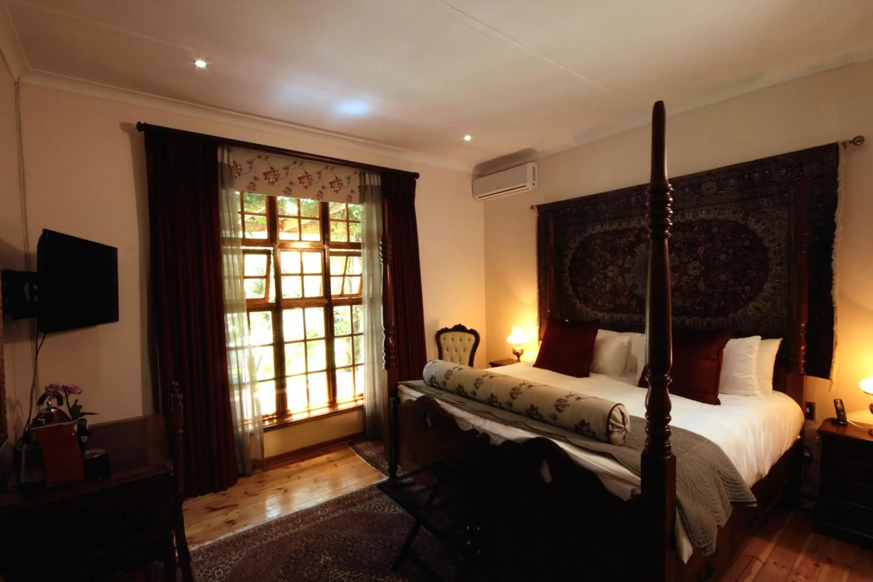 Deluxe King Room - single occupancy in Kleine Constantia Boutique Guest House Deluxe King Room - single occupancy in Kleine Constantia Boutique Guest House