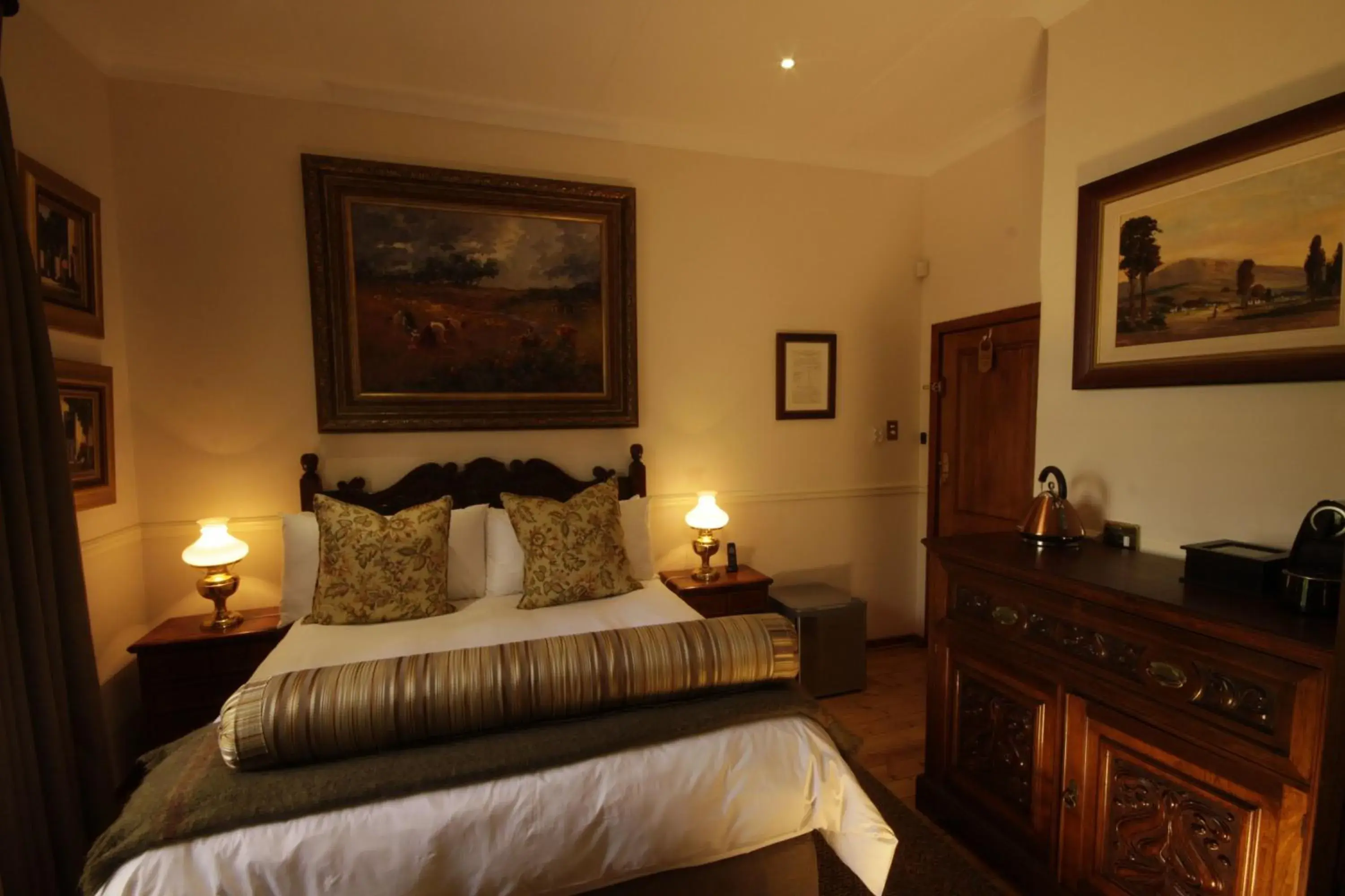 Photo of the whole room, Bed in Kleine Constantia Boutique Guest House Photo of the whole room, Bed in Kleine Constantia Boutique Guest House