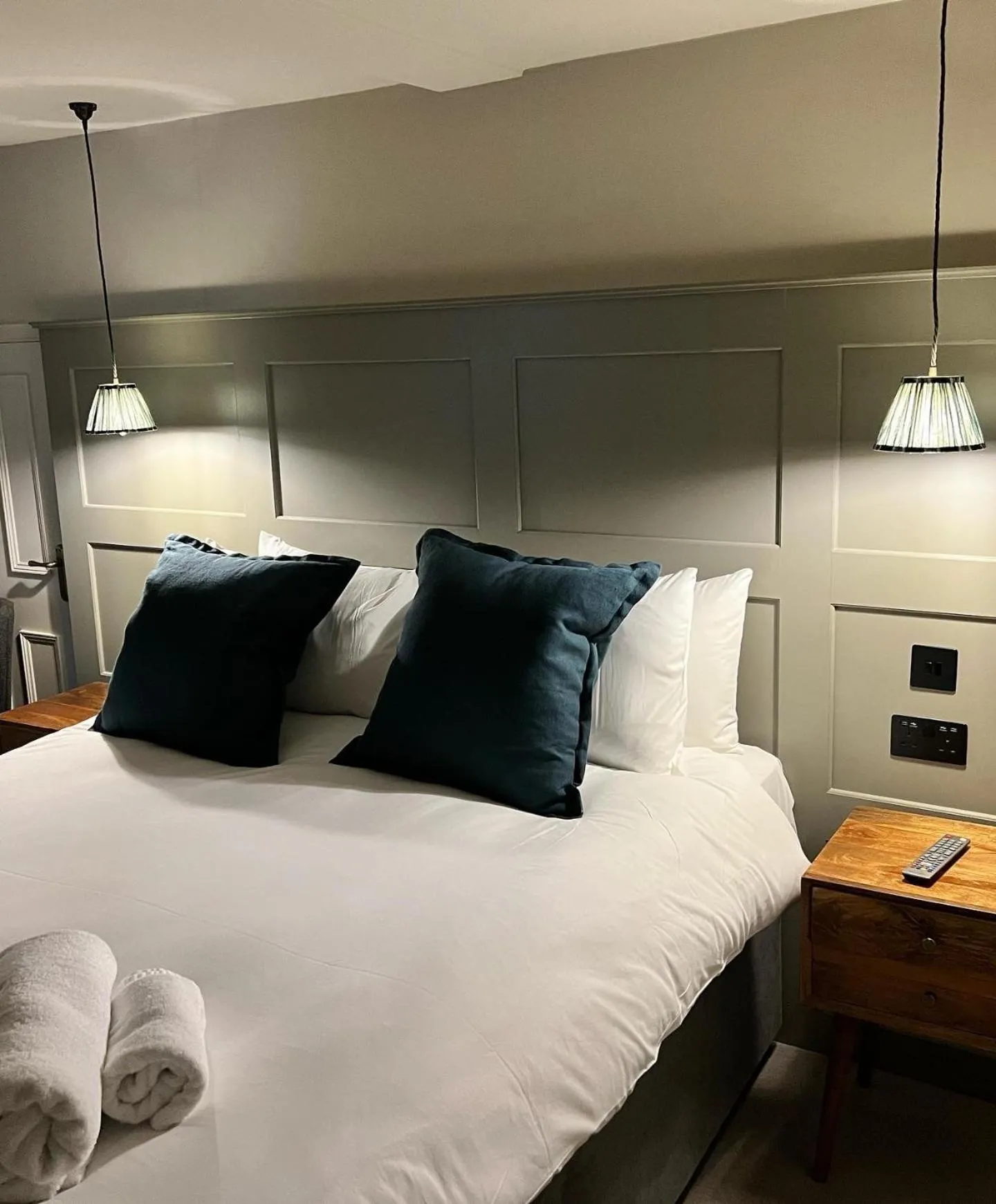 Bedroom, Bed in The Punchbowl Inn