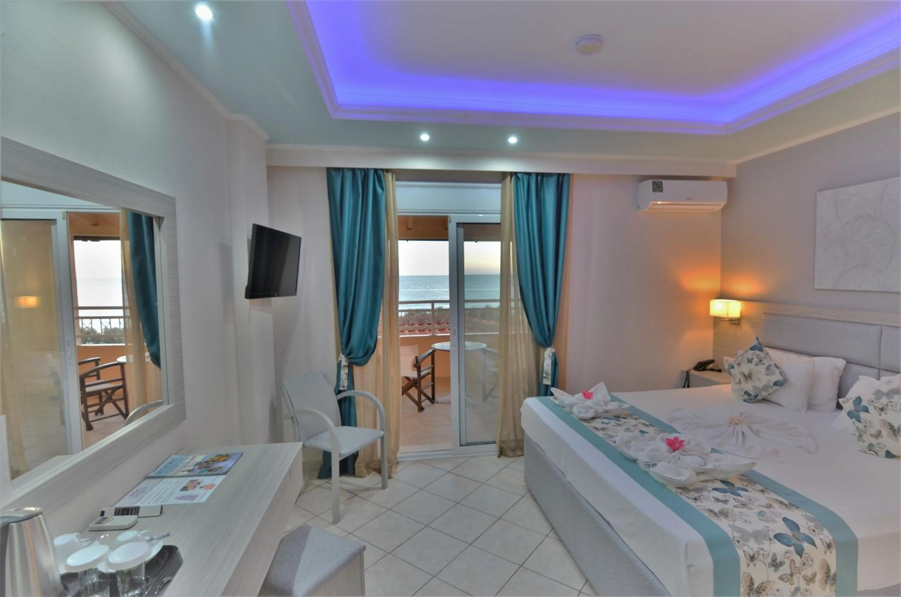 Photo of the whole room, Bed in Grand Beach Hotel Thassos