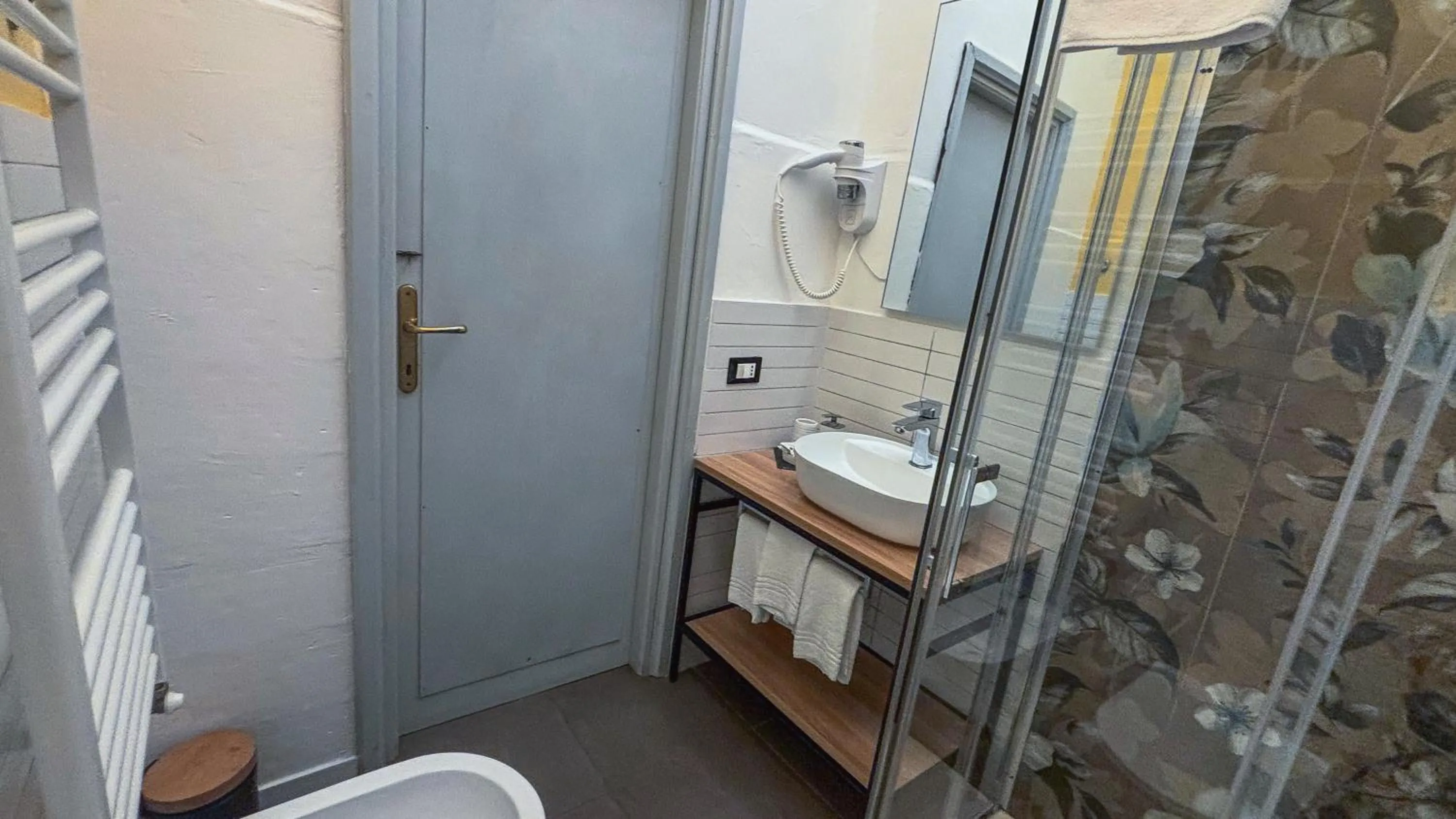 Shower in B&B 7 Rooms