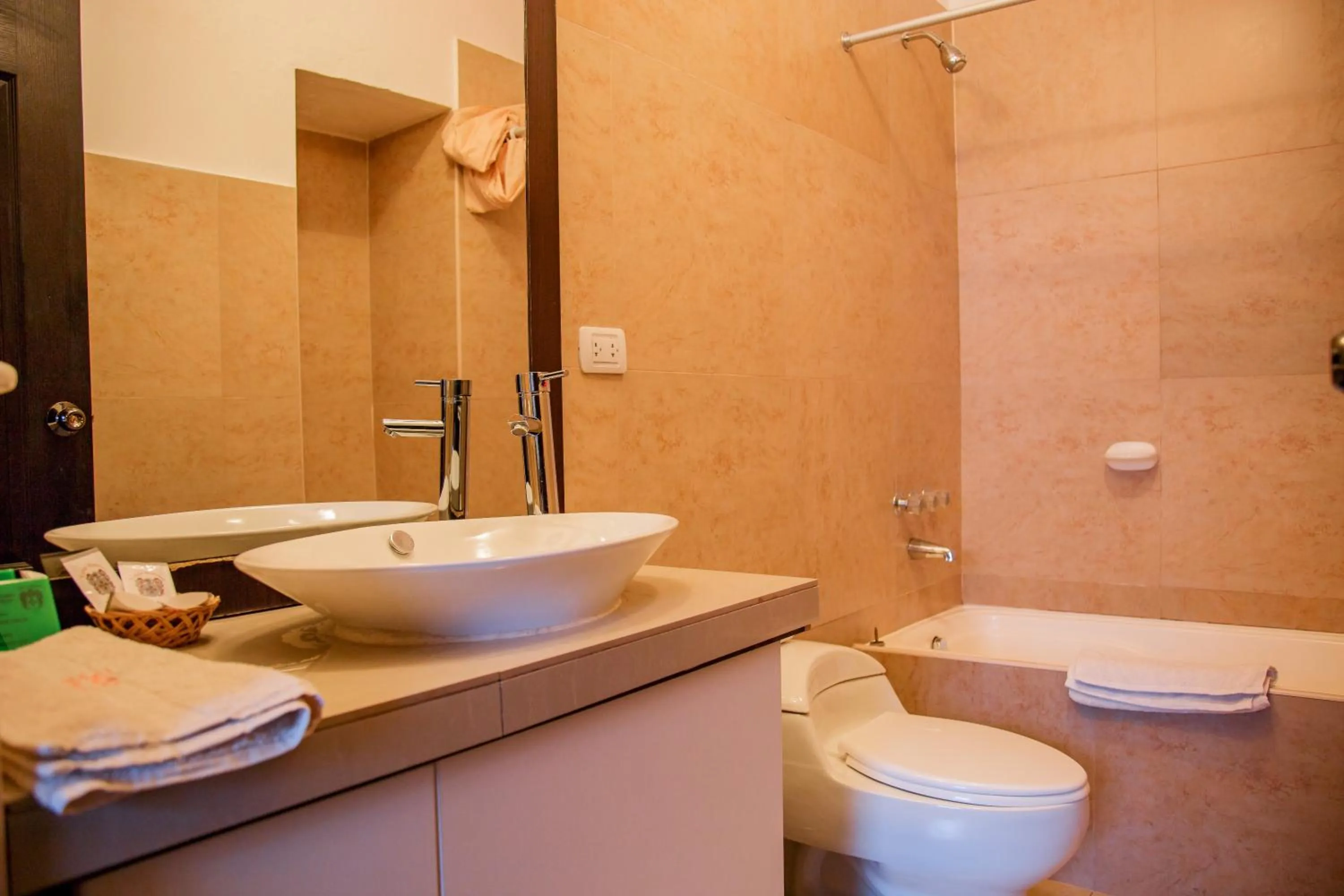 Bathroom in Yabar Hotel Plaza