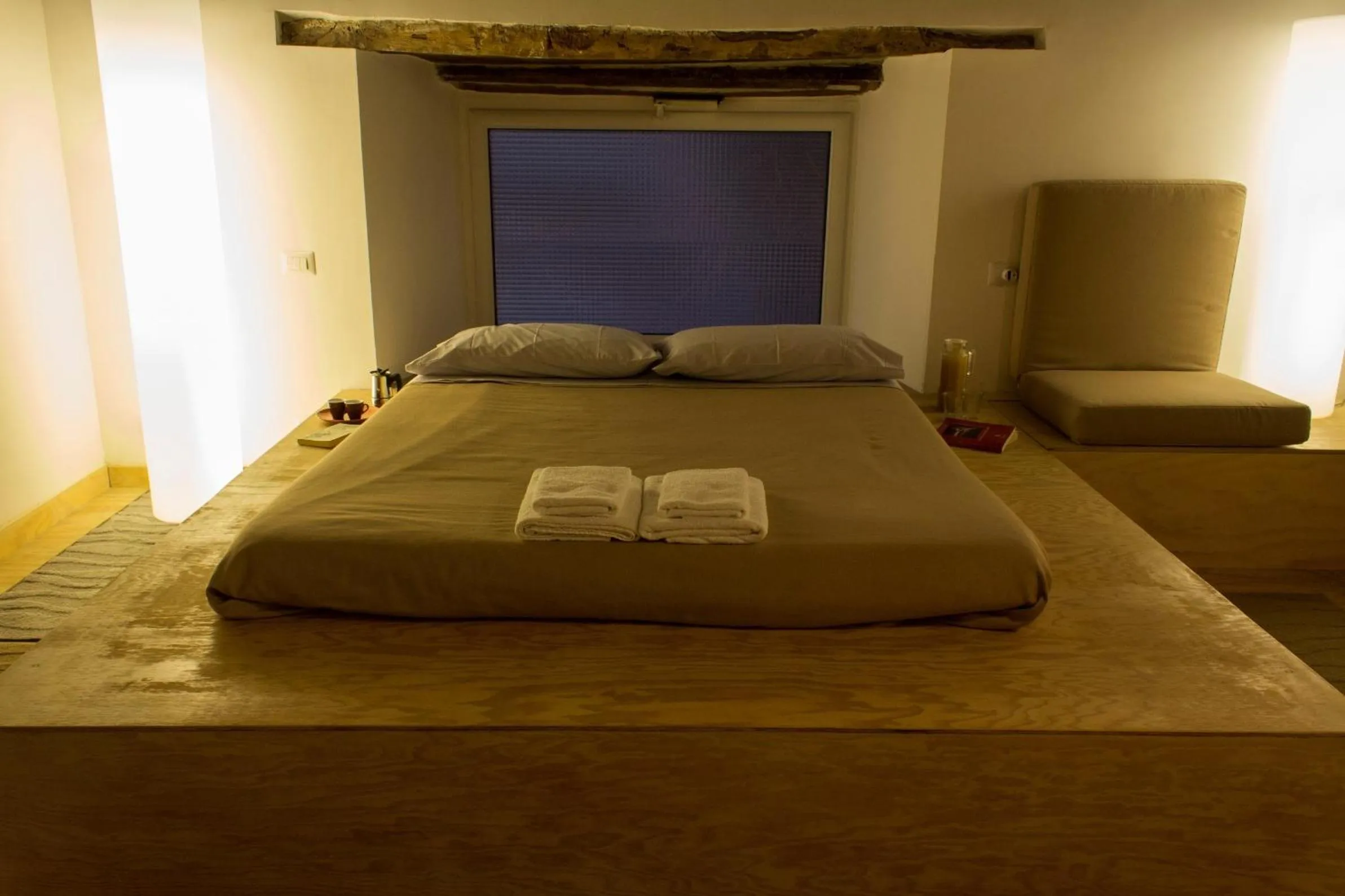 Bathroom, Bed in Casa Latina