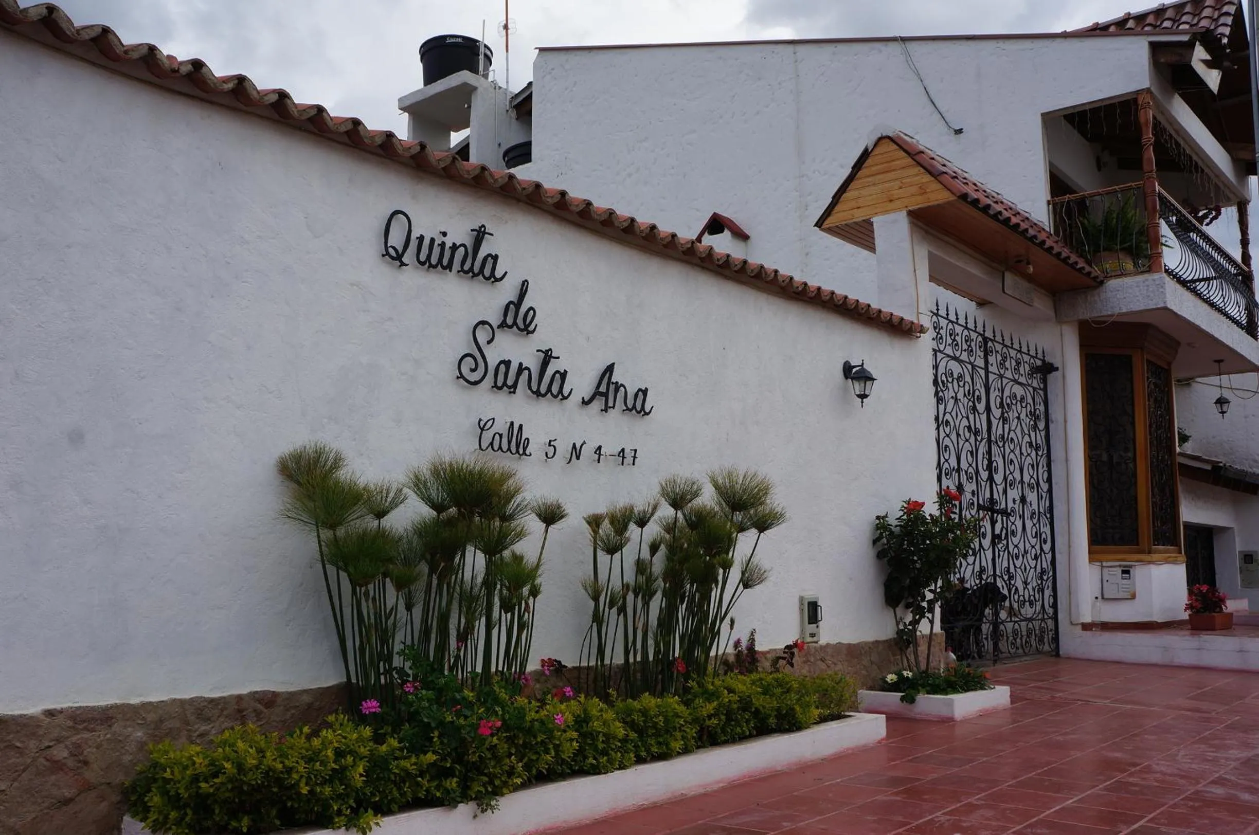 Facade/entrance in Hotel Quinta de Santa Ana
