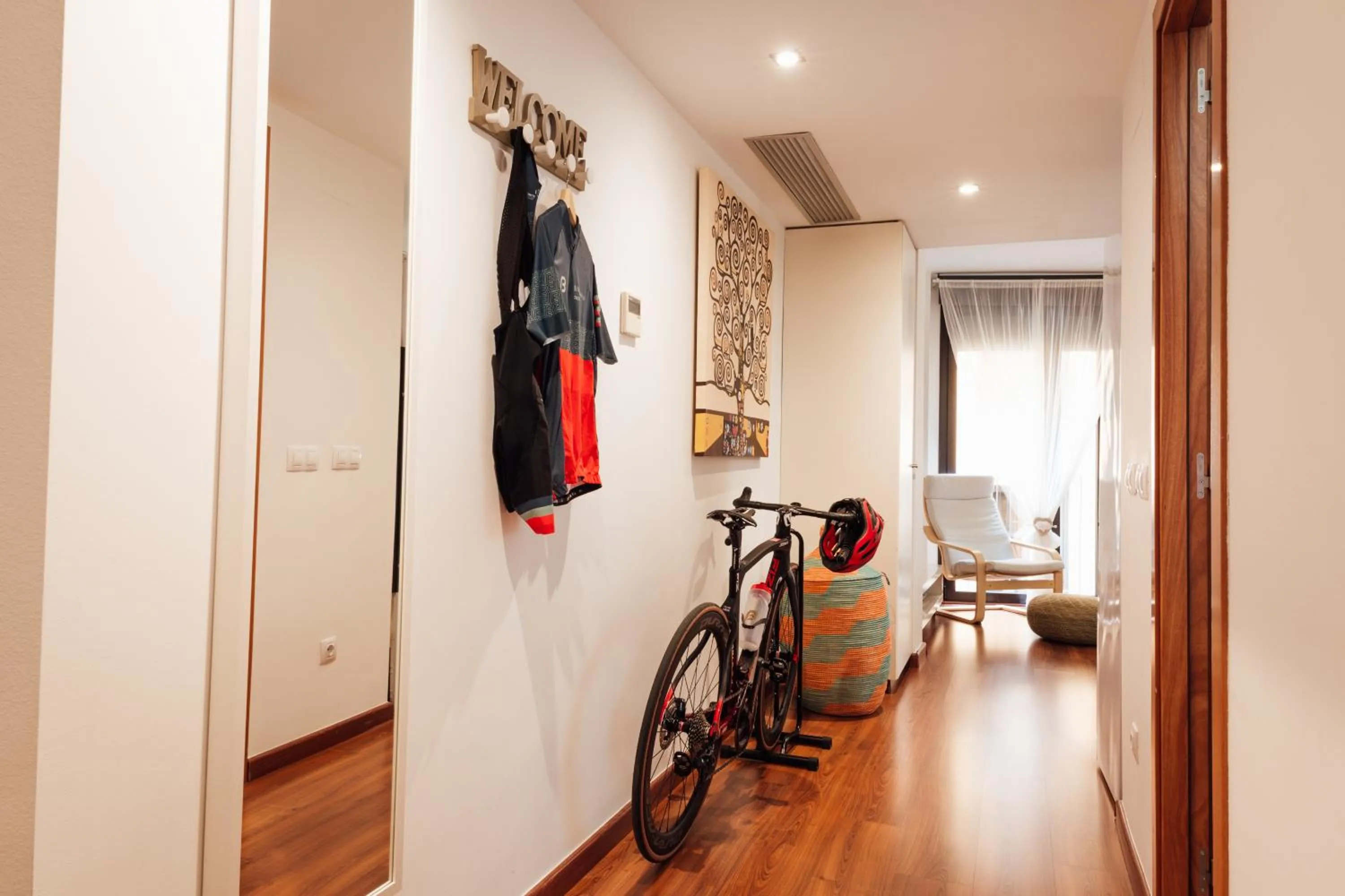 Dining area in Little Home Girona
