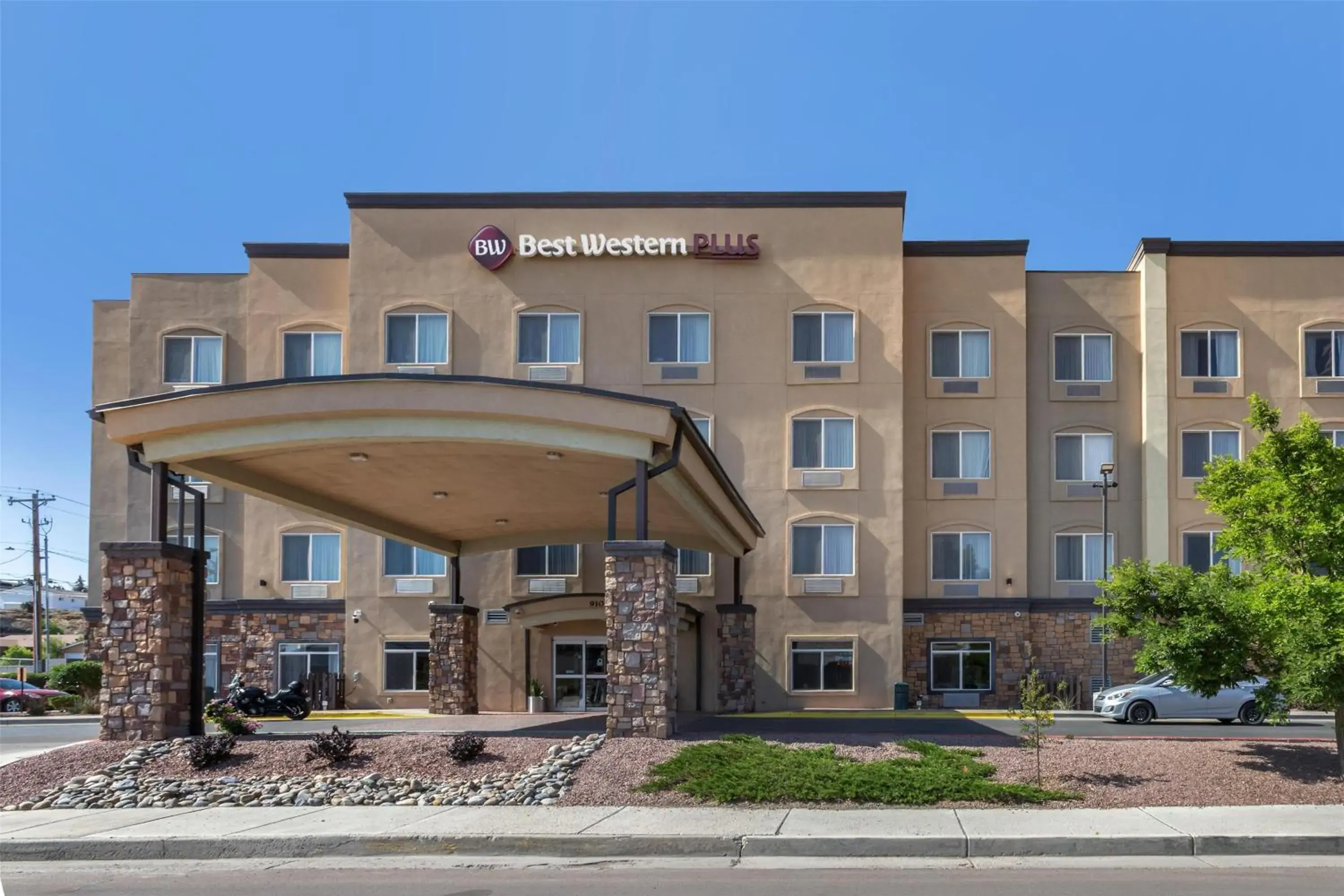 Property building in Best Western Plus Gallup Inn & Suites Property building in Best Western Plus Gallup Inn & Suites