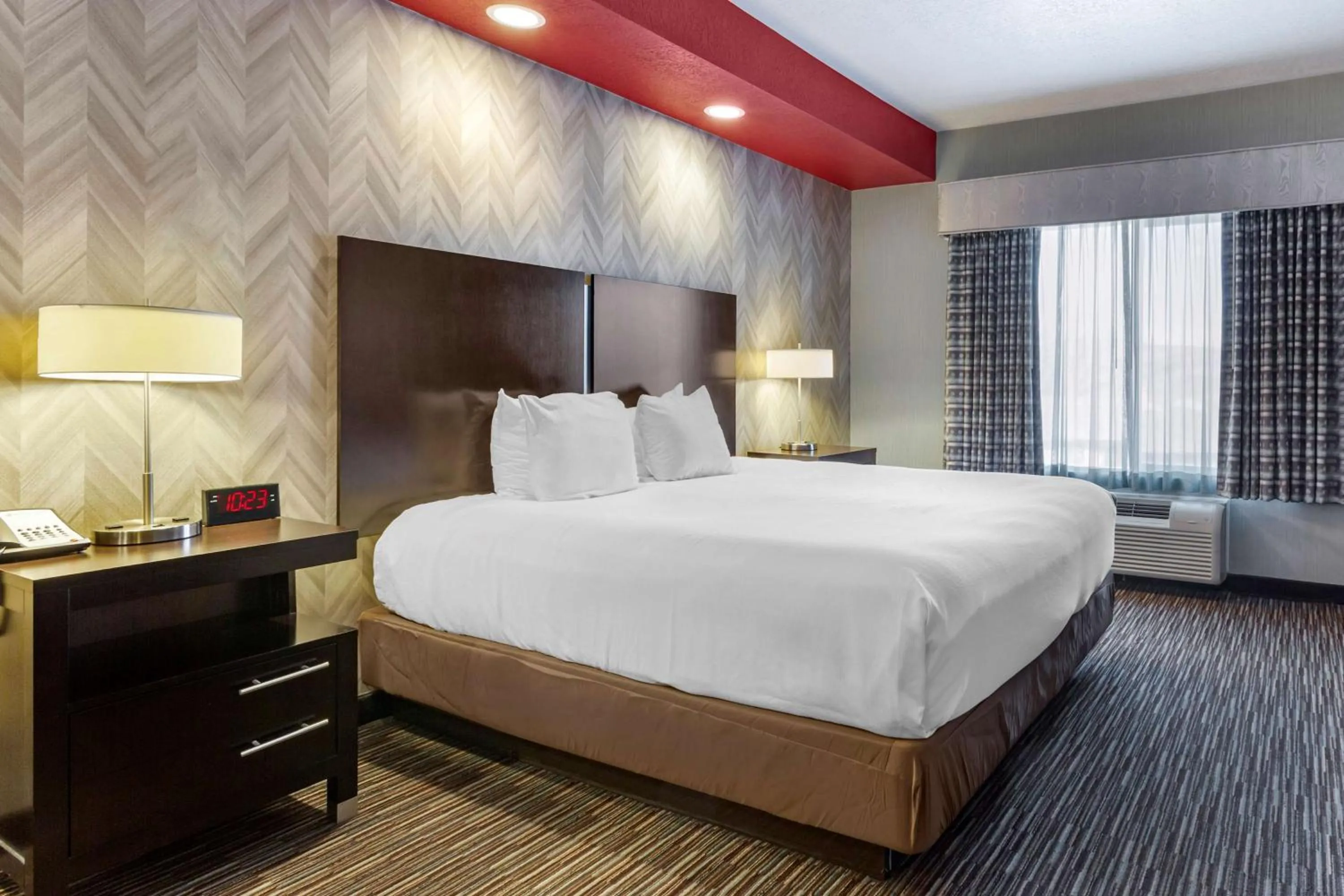 King Room with Roll-in Shower - Non-Smoking in Best Western Plus Gallup Inn & Suites