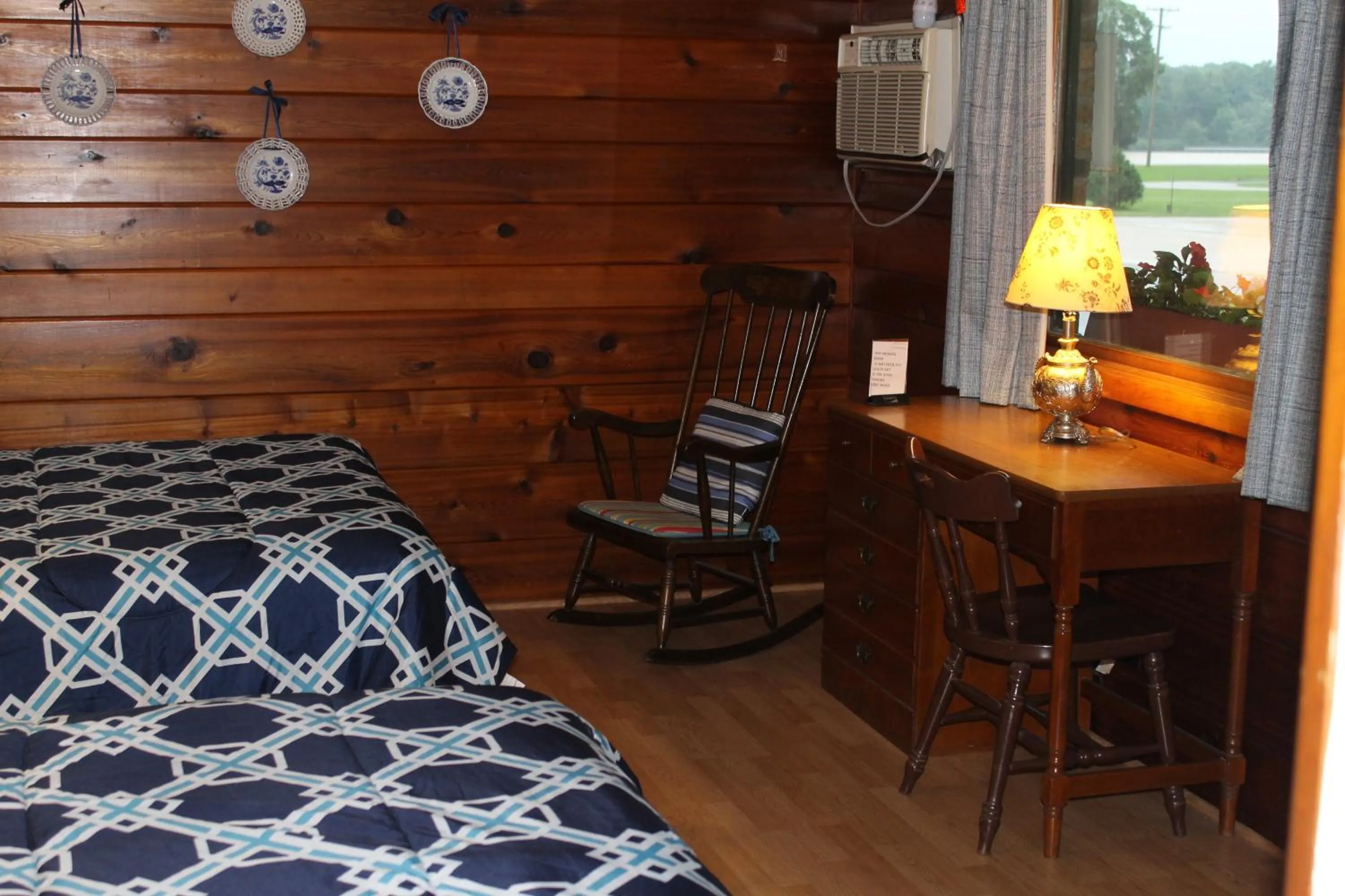 Photo of the whole room, Bed in Chateau Lodge