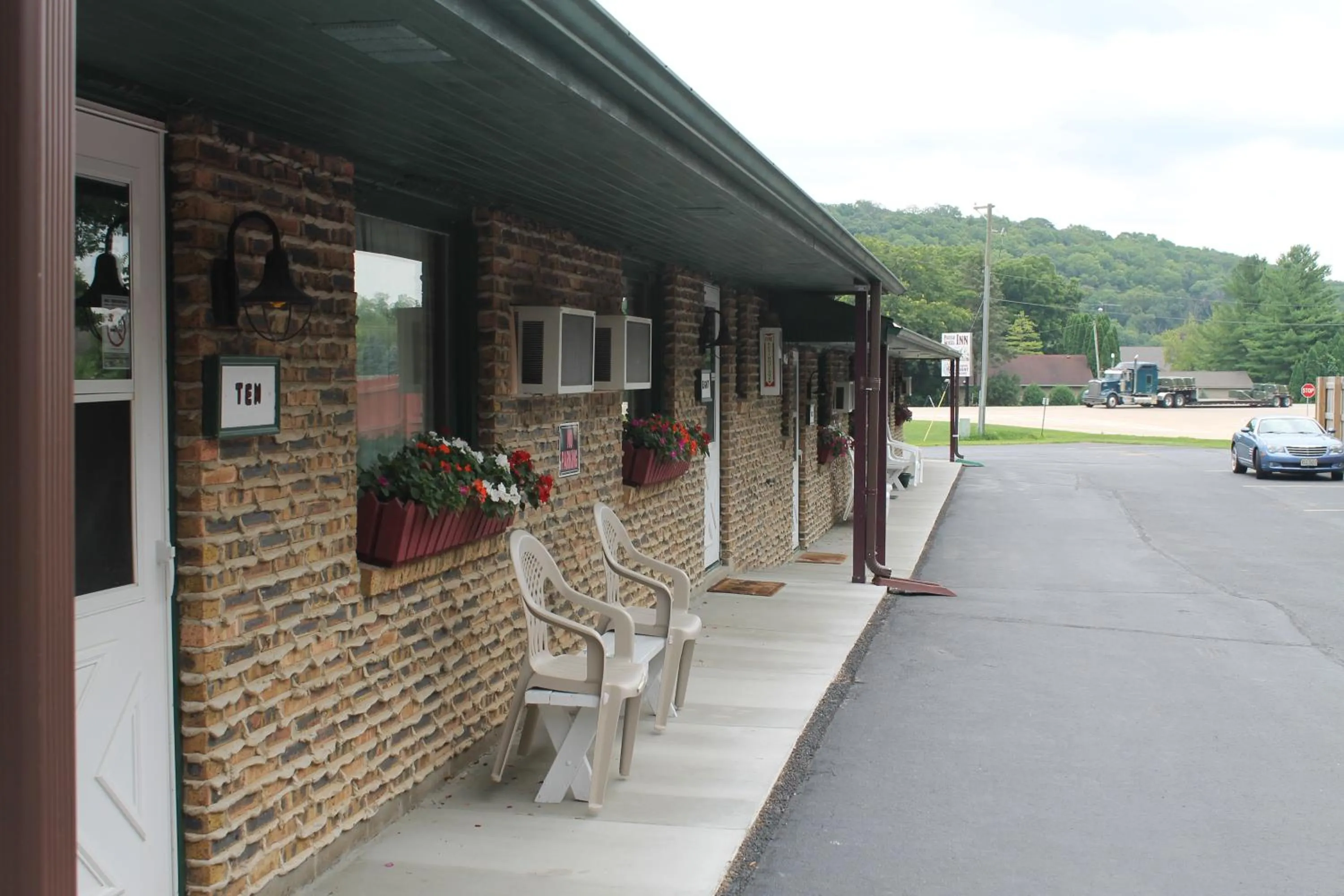 Property building in Chateau Lodge