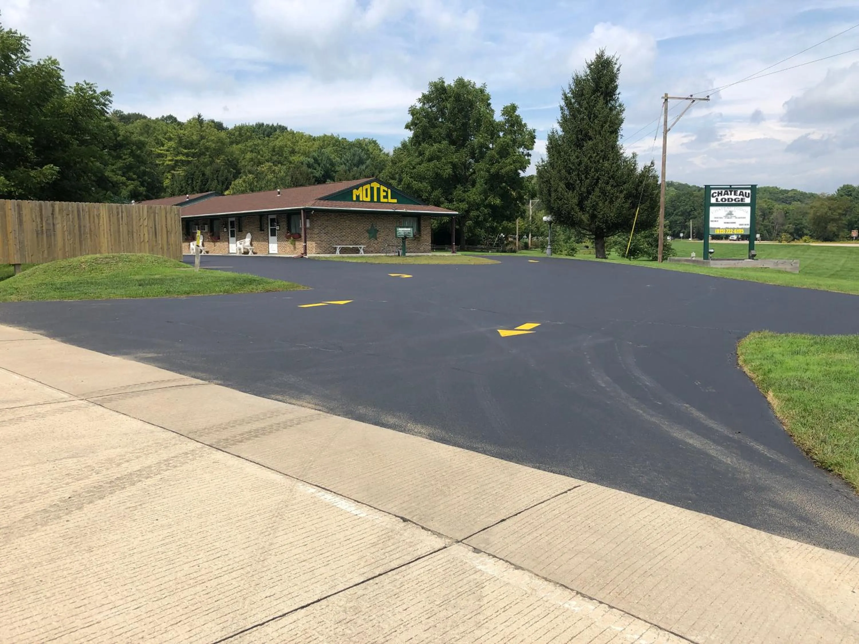 Facade/entrance in Chateau Lodge