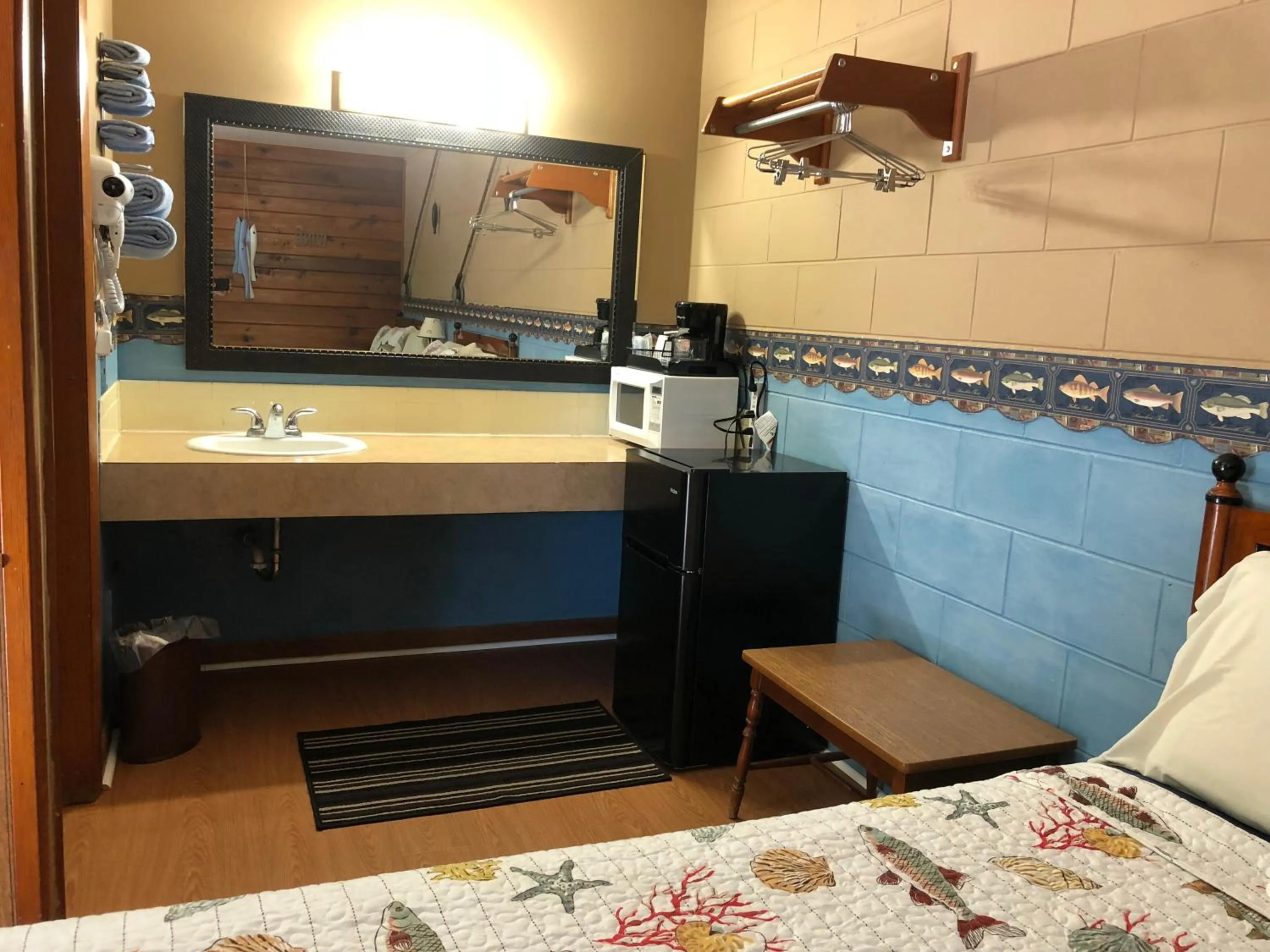 Coffee/tea facilities, Bed in Chateau Lodge