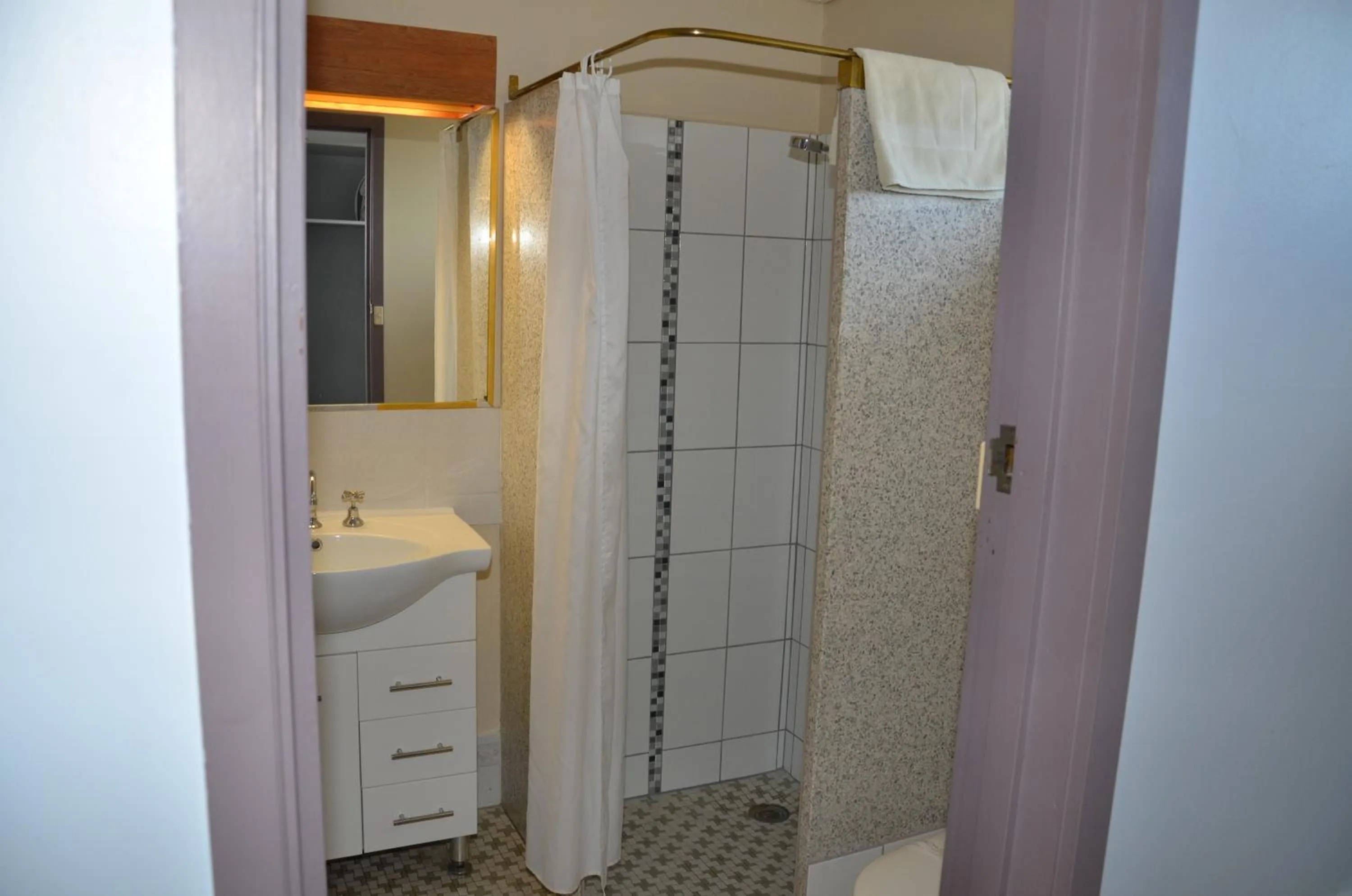 Bathroom in Warwick Motor Inn