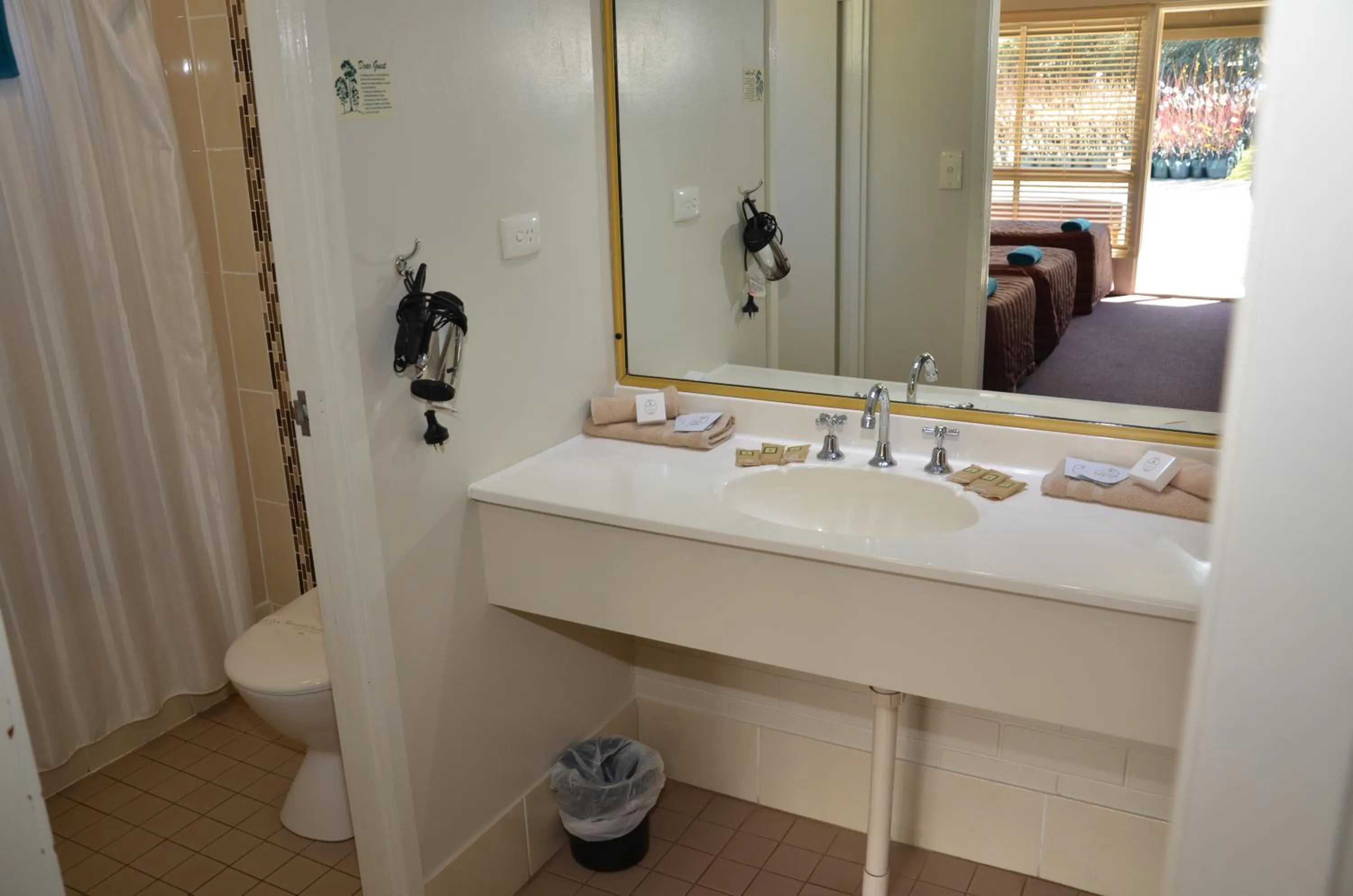 Bathroom in Warwick Motor Inn