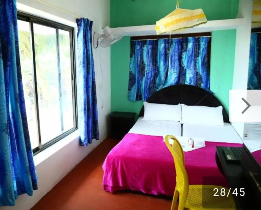 Standard Twin Room in Funky Art Beach House