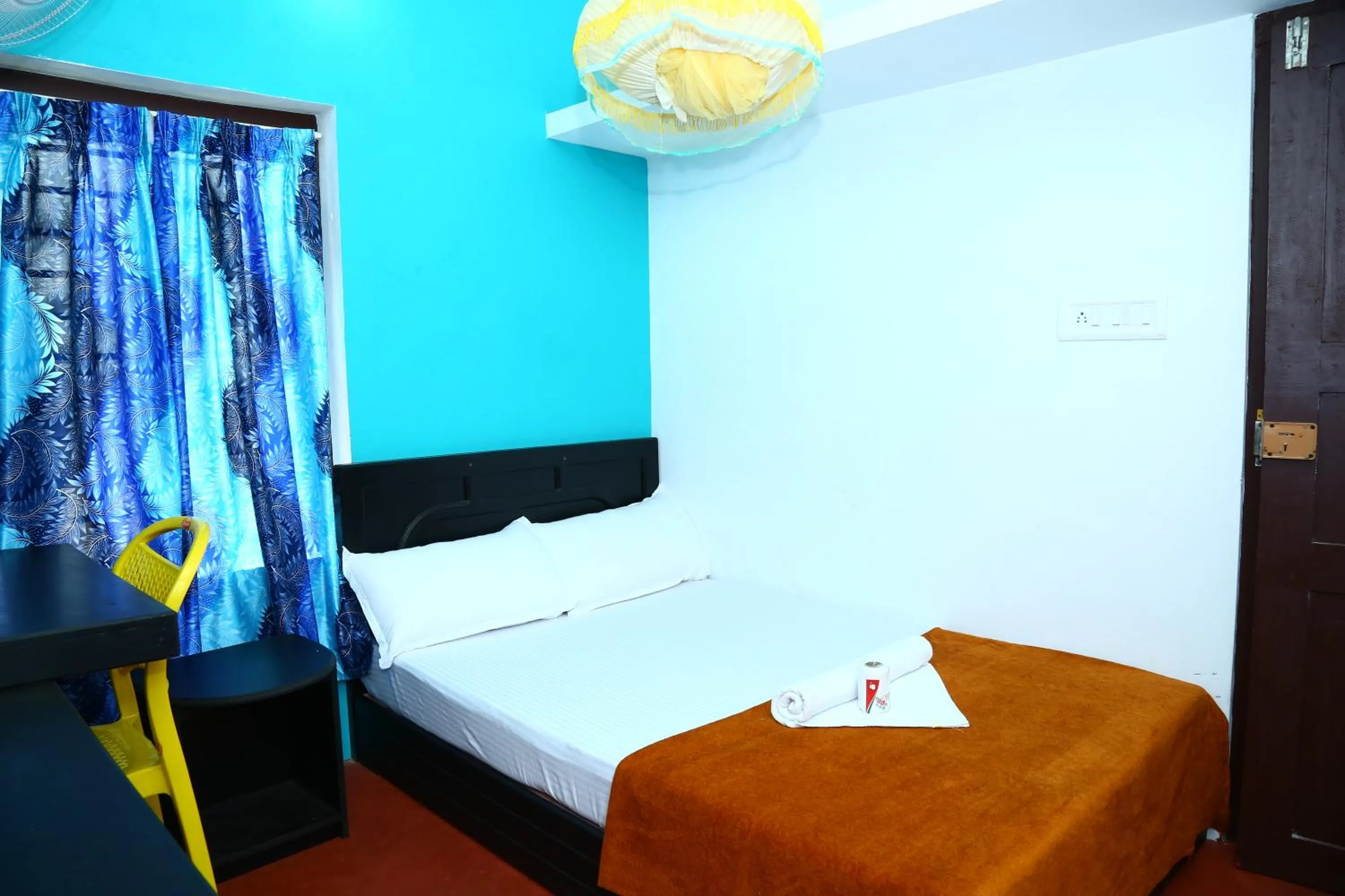 Budget Double Room in Funky Art Beach House
