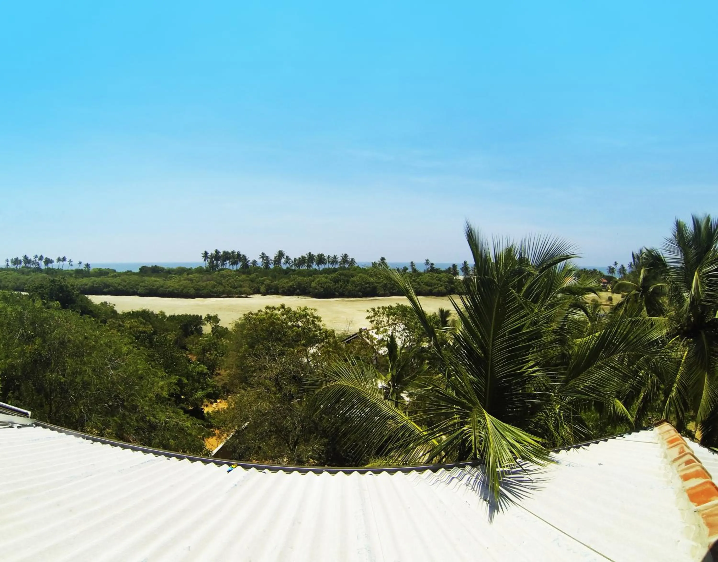 Day in Hideaway Lodge